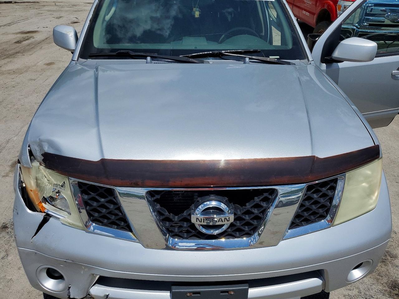 2005 Nissan Pathfinder Xe Silver vin: 5N1AR18W95C750636