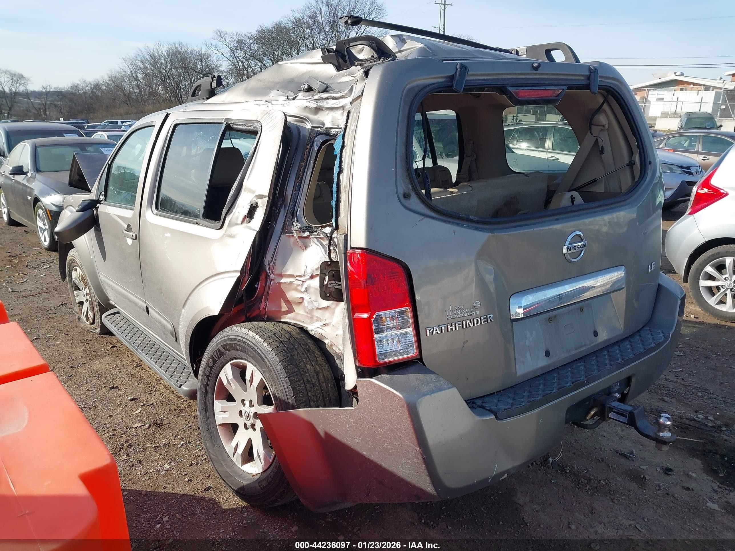 2006 Nissan Pathfinder Le Gold vin: 5N1AR18W96C615948