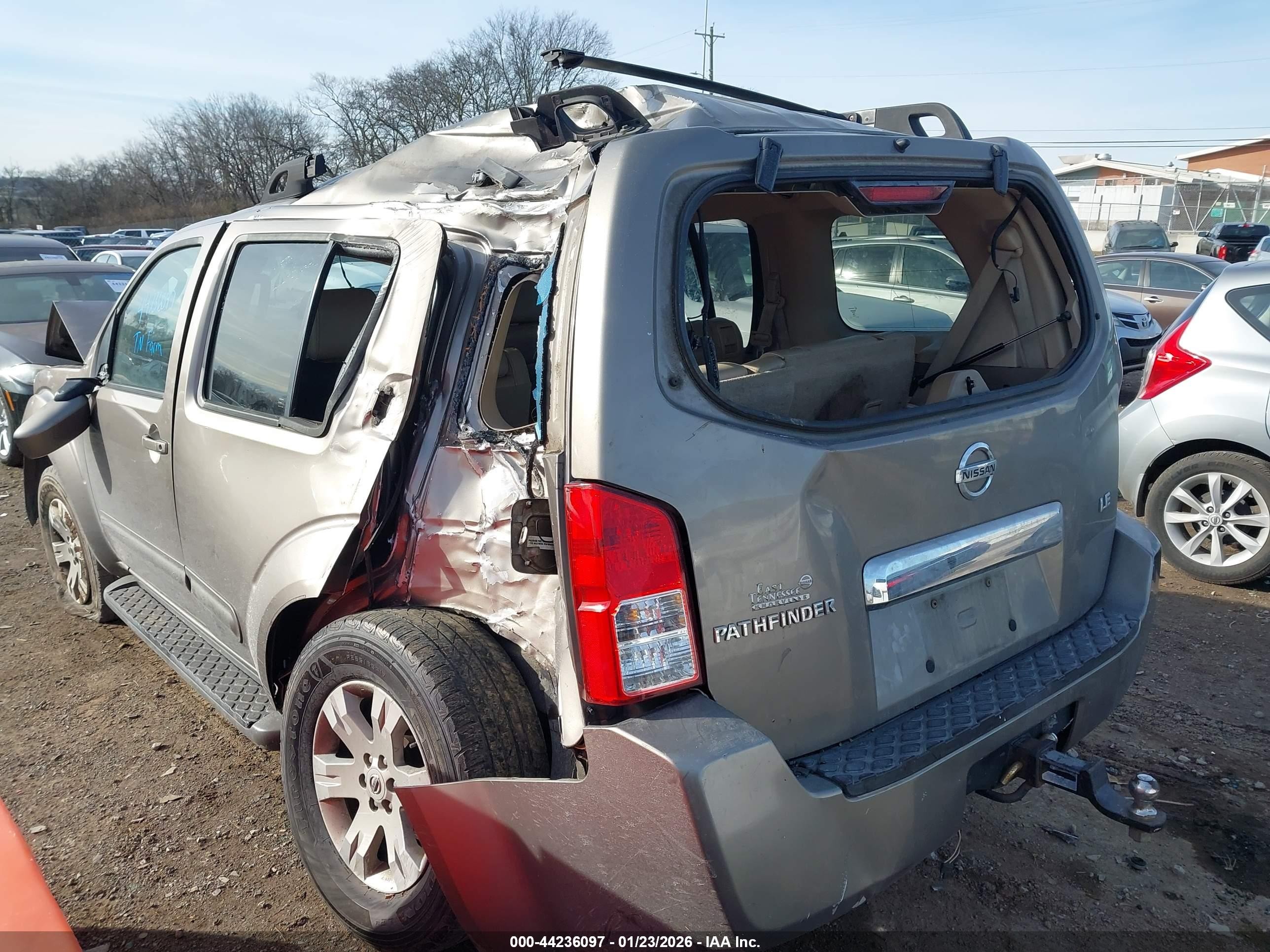 2006 Nissan Pathfinder Le Gold vin: 5N1AR18W96C615948