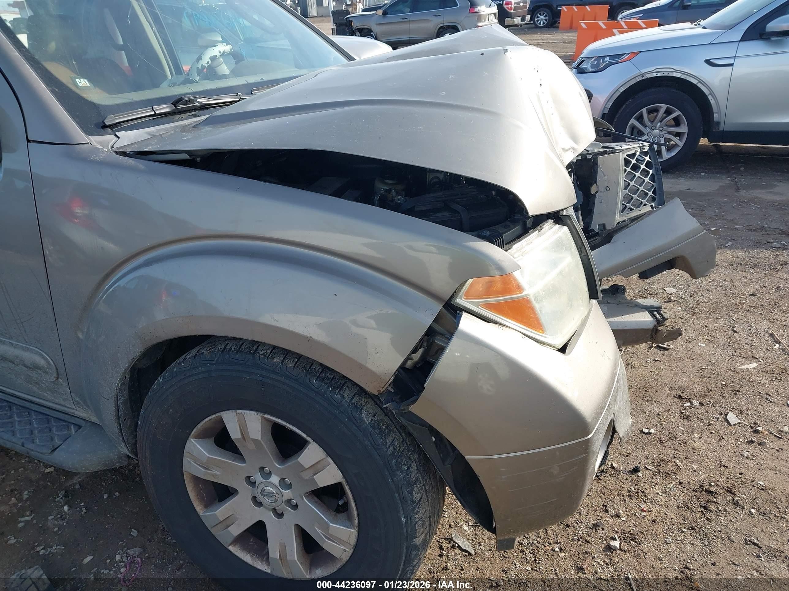 2006 Nissan Pathfinder Le Gold vin: 5N1AR18W96C615948