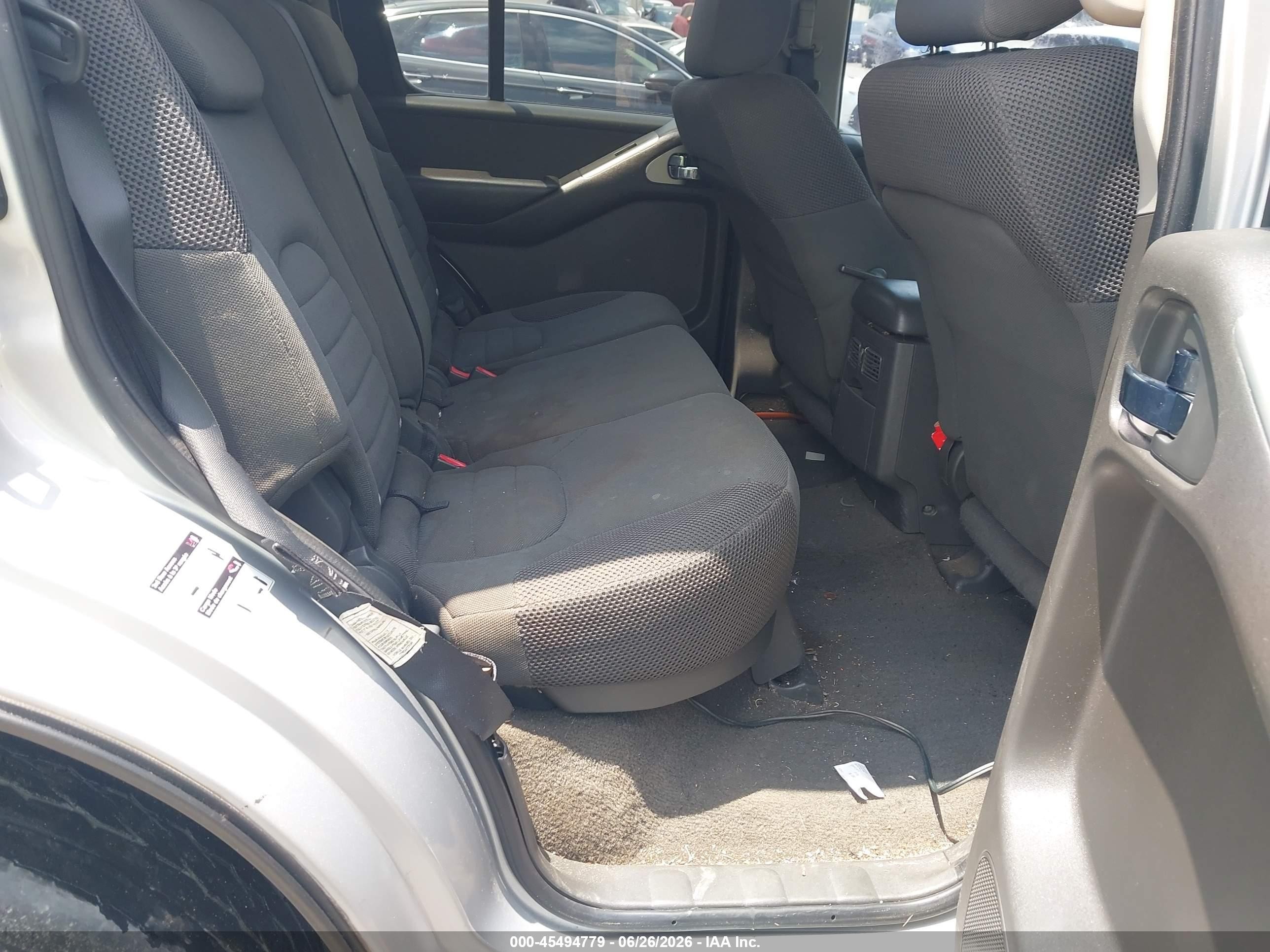 2006 Nissan Pathfinder S Silver vin: 5N1AR18W96C670755