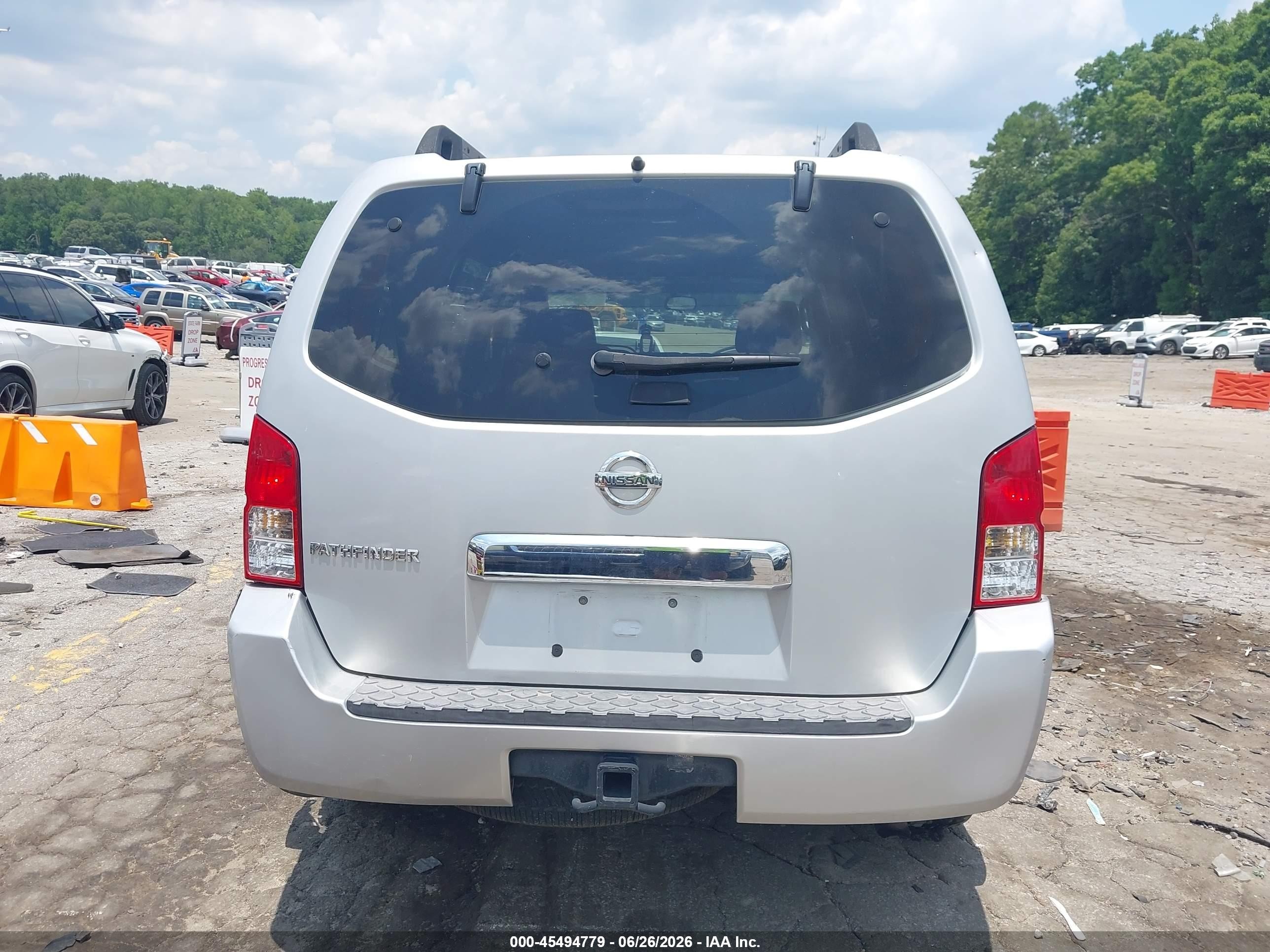 2006 Nissan Pathfinder S Silver vin: 5N1AR18W96C670755