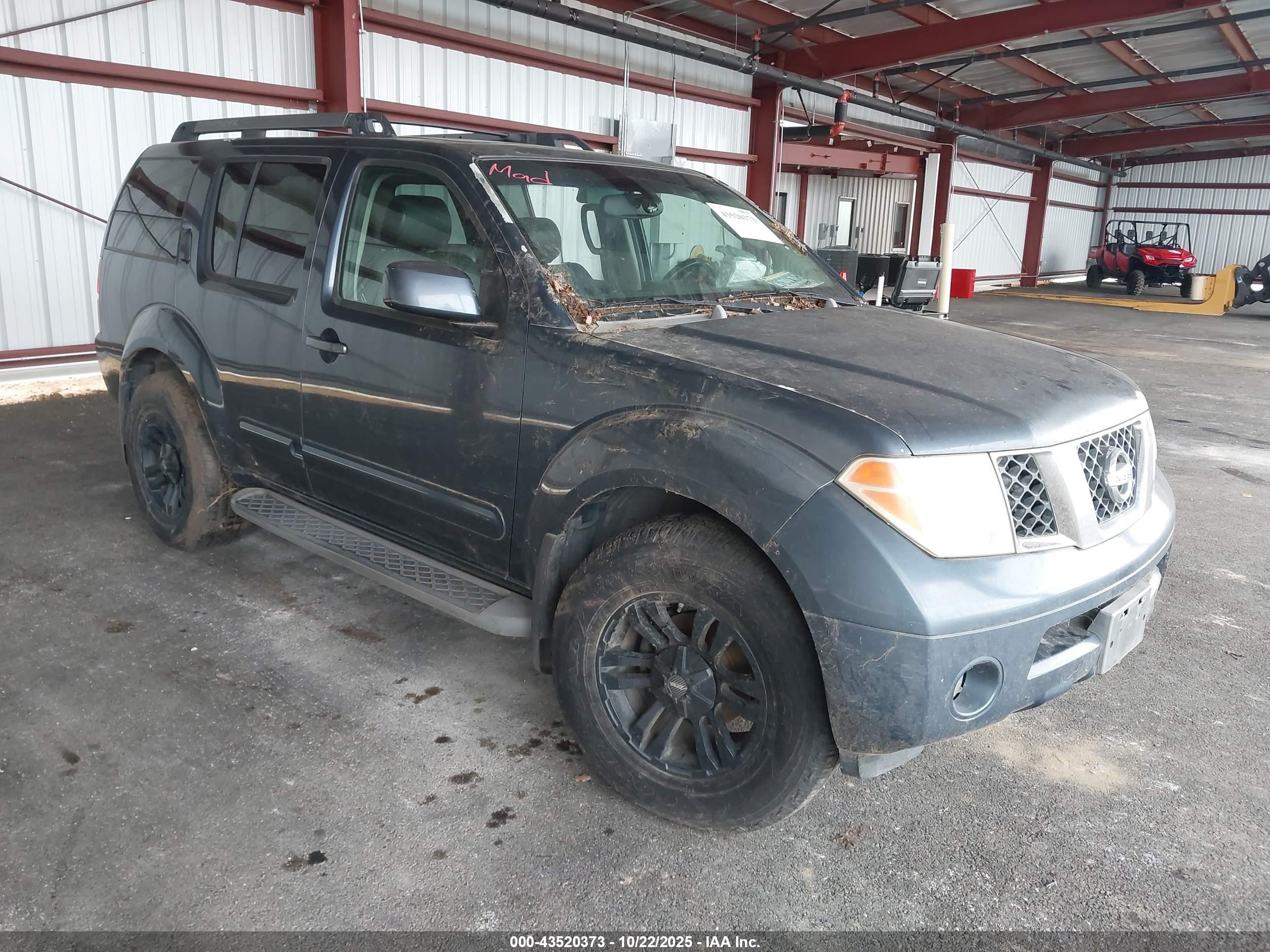 2005 Nissan Pathfinder Le Gray vin: 5N1AR18WX5C779739