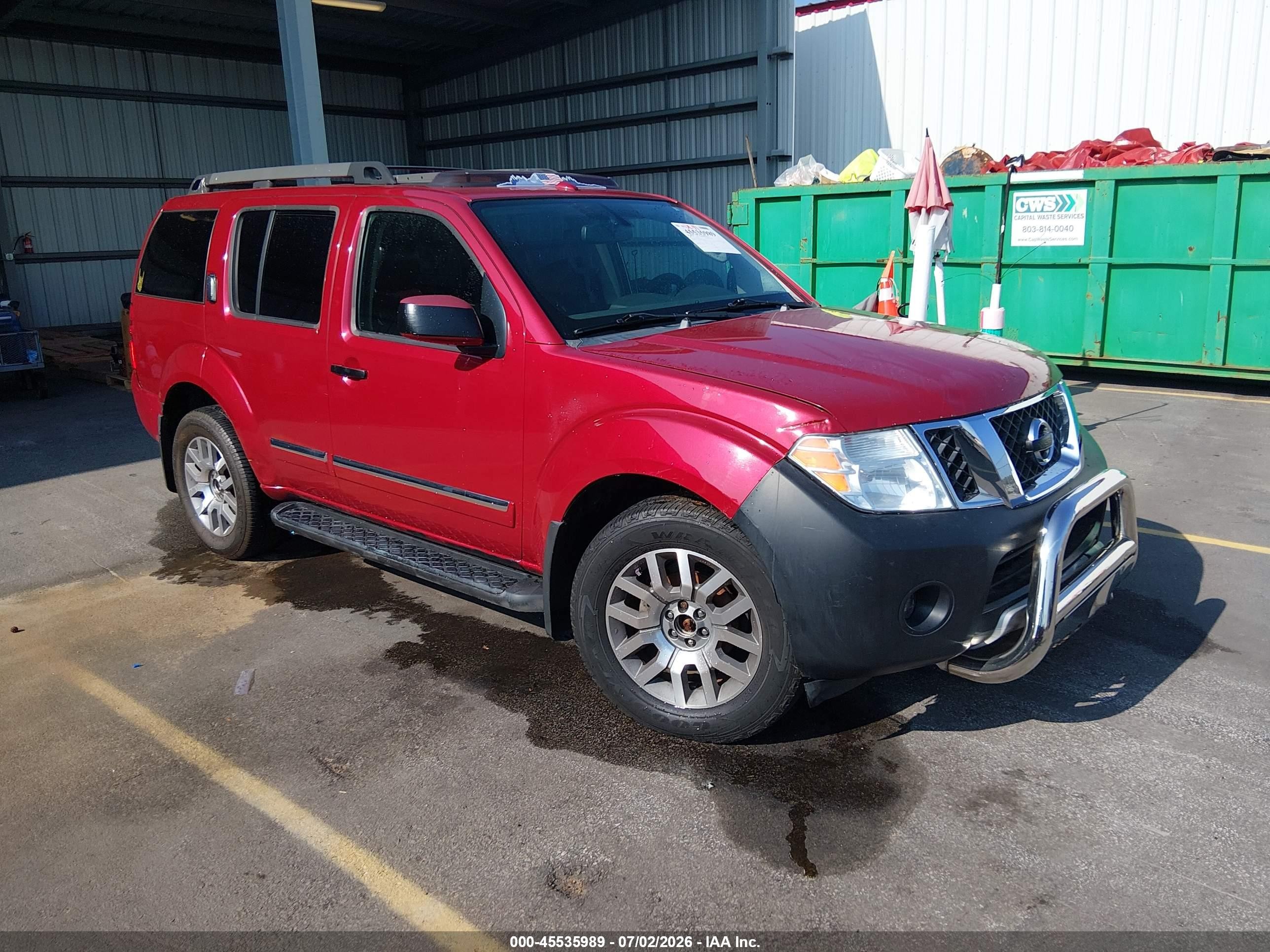 2010 Nissan Pathfinder Le Red vin: 5N1AR1NB0AC604346