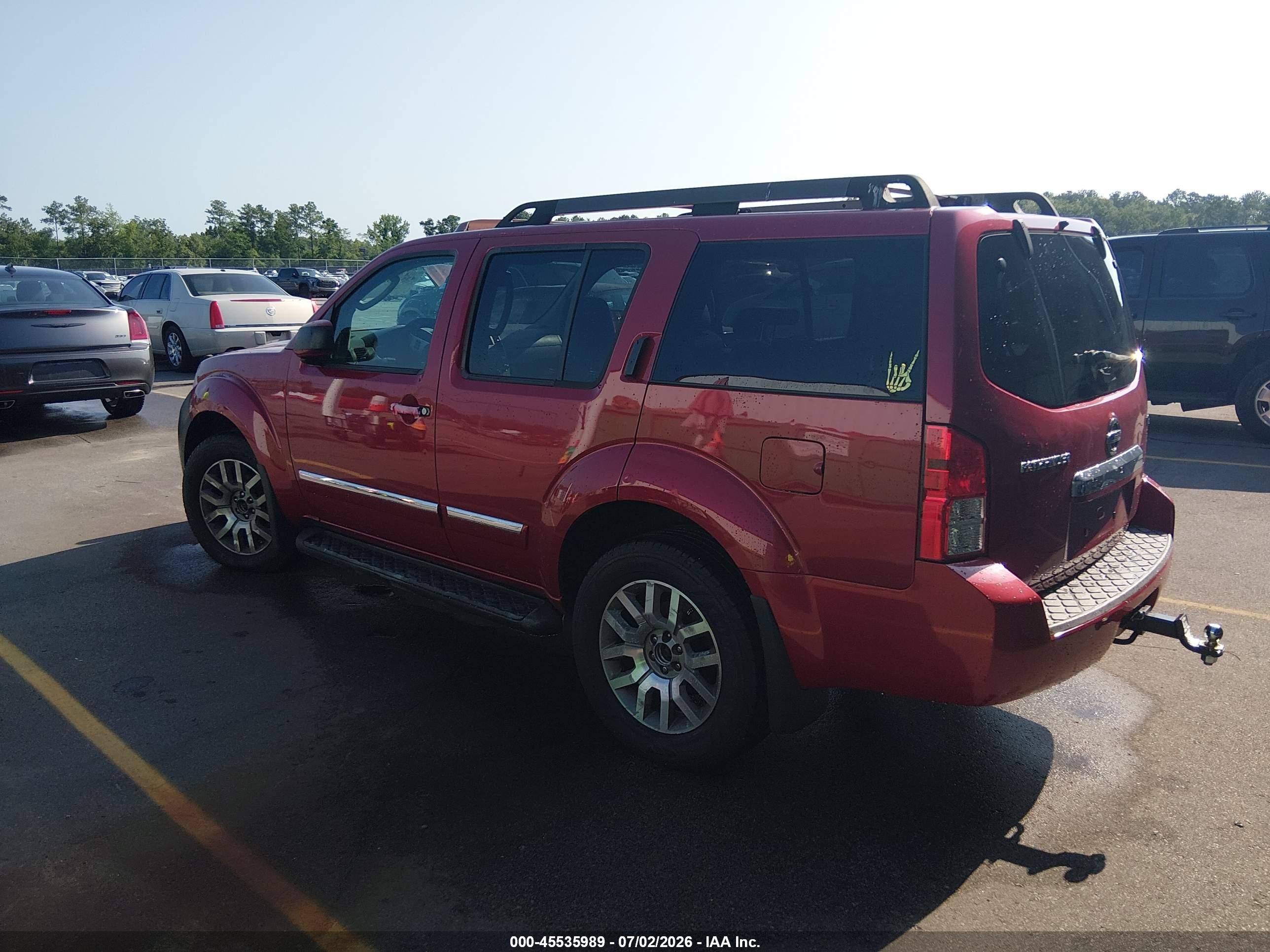 2010 Nissan Pathfinder Le Red vin: 5N1AR1NB0AC604346