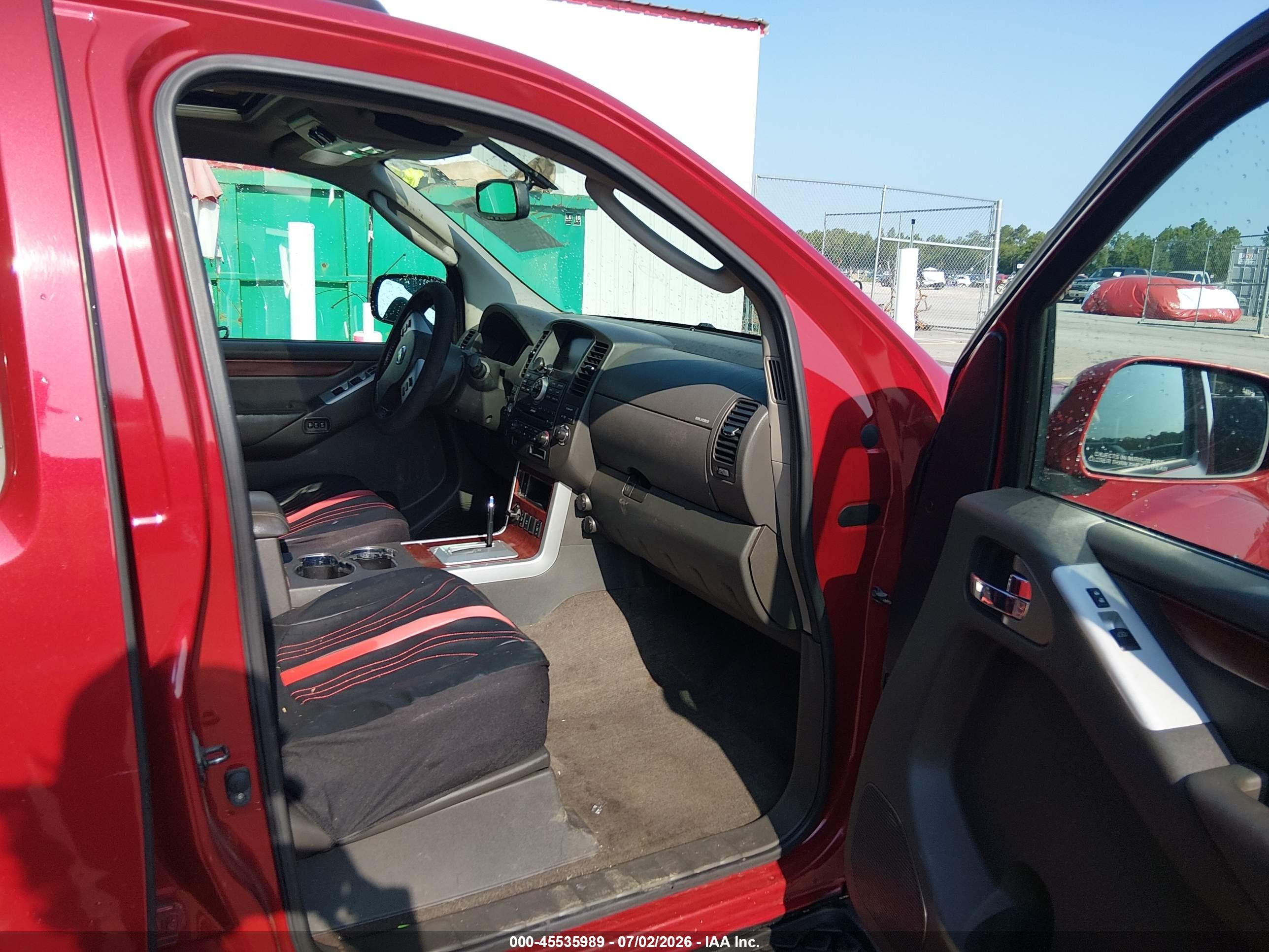 2010 Nissan Pathfinder Le Red vin: 5N1AR1NB0AC604346
