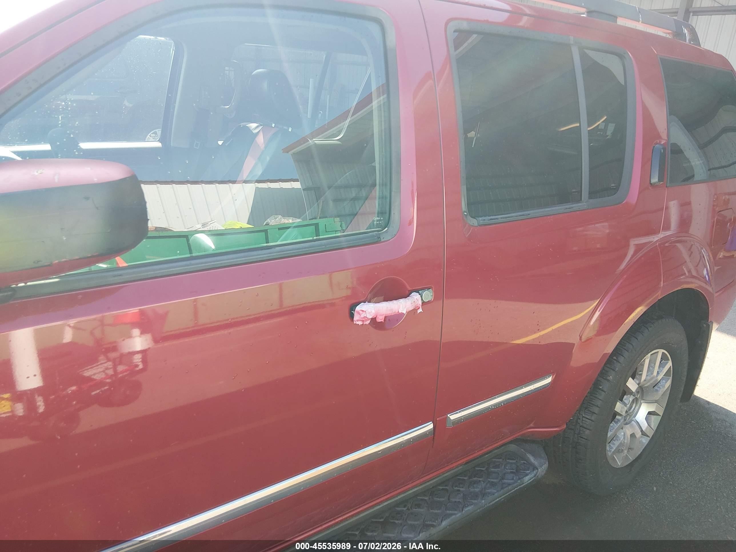 2010 Nissan Pathfinder Le Red vin: 5N1AR1NB0AC604346