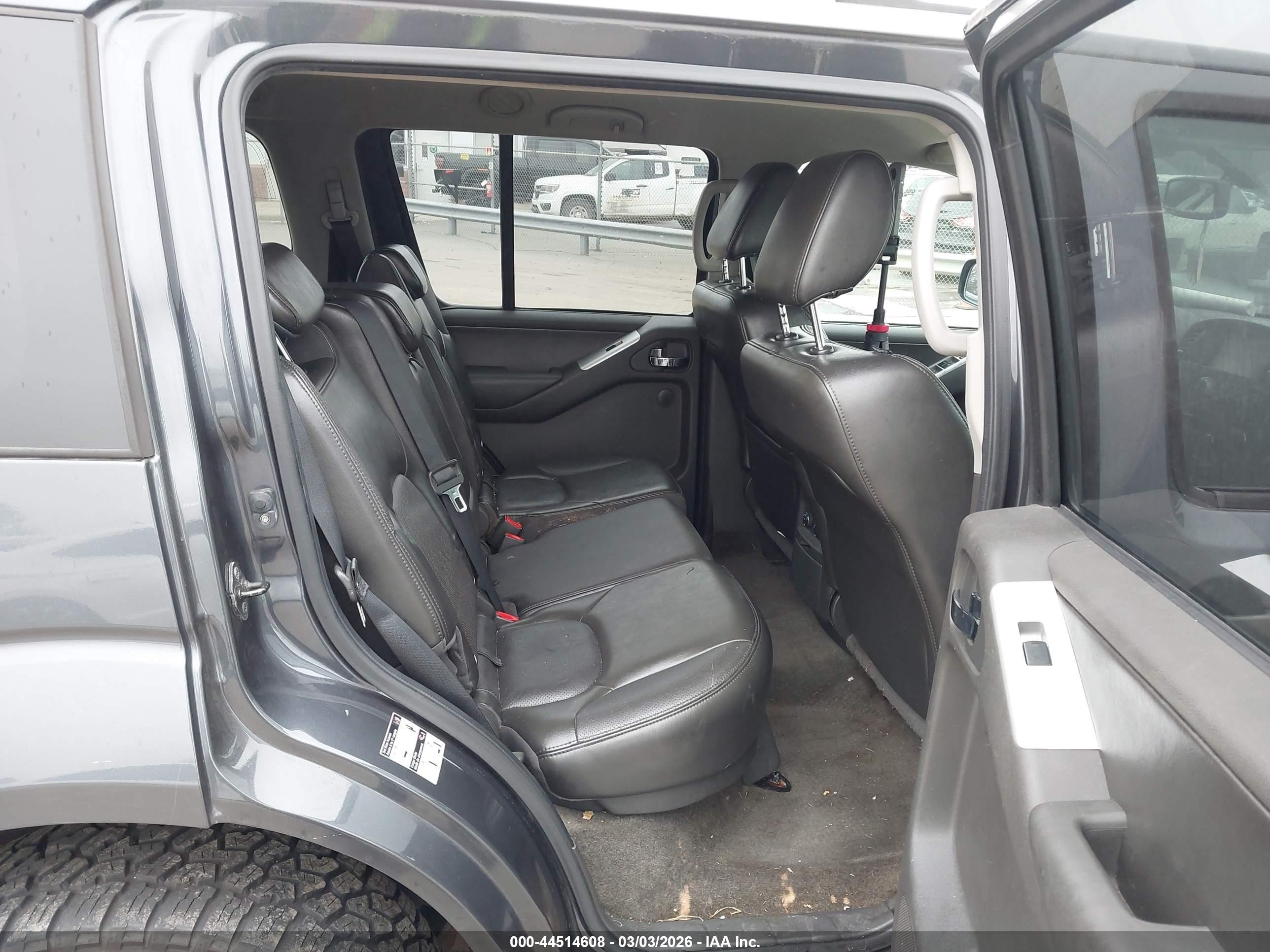 2011 Nissan Pathfinder Silver Gray vin: 5N1AR1NB0BC620676
