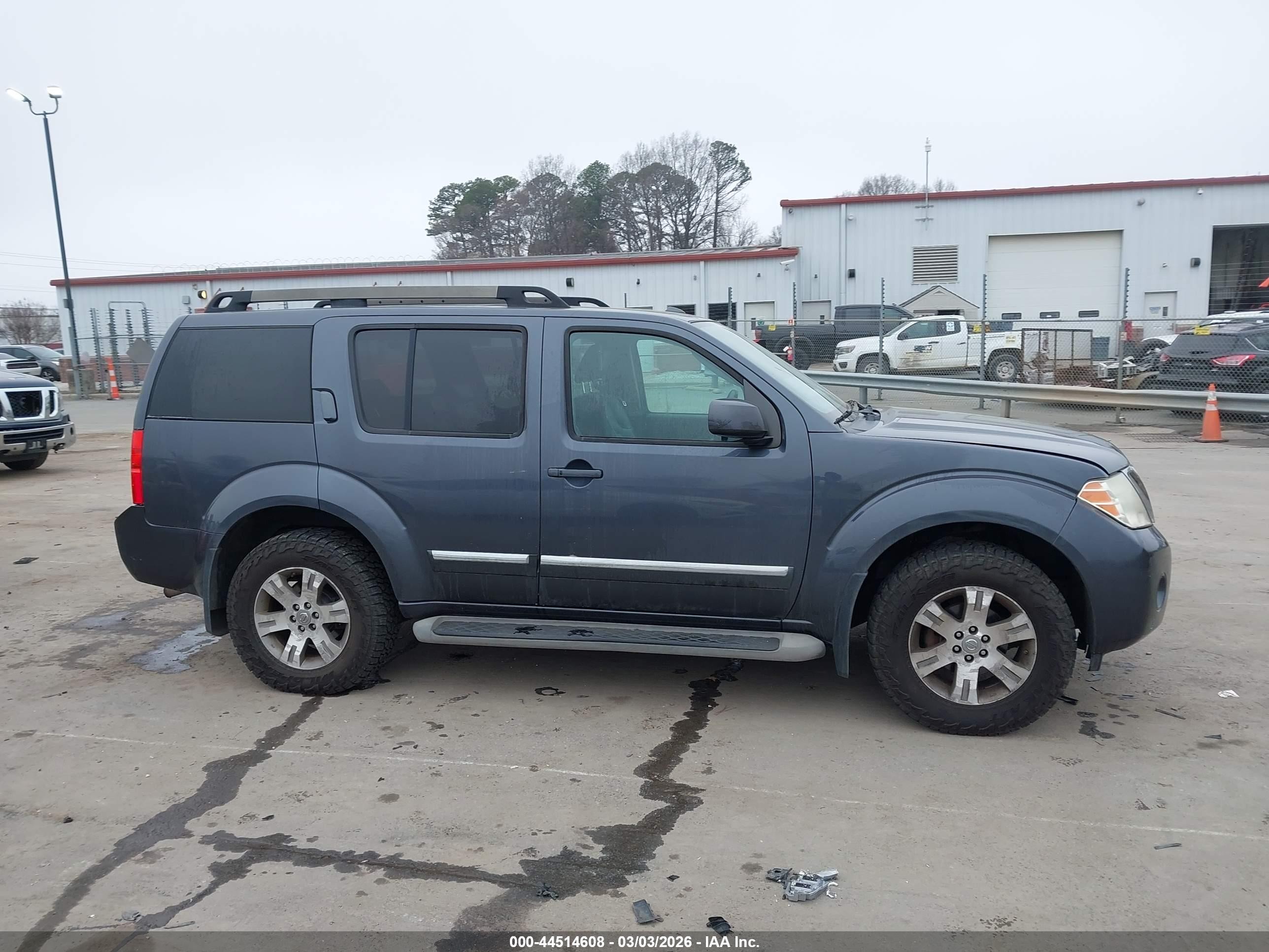 2011 Nissan Pathfinder Silver Gray vin: 5N1AR1NB0BC620676