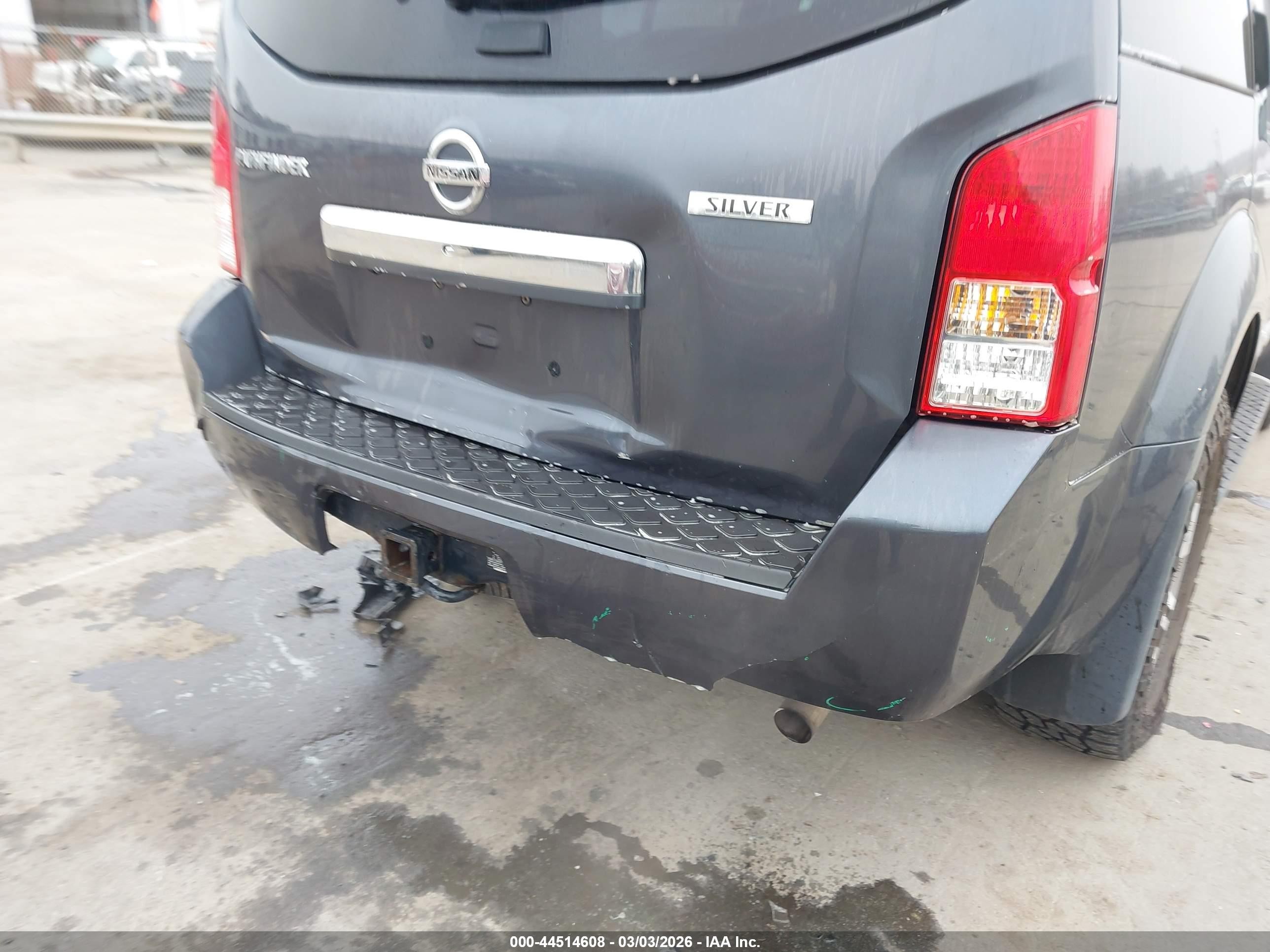 2011 Nissan Pathfinder Silver Gray vin: 5N1AR1NB0BC620676