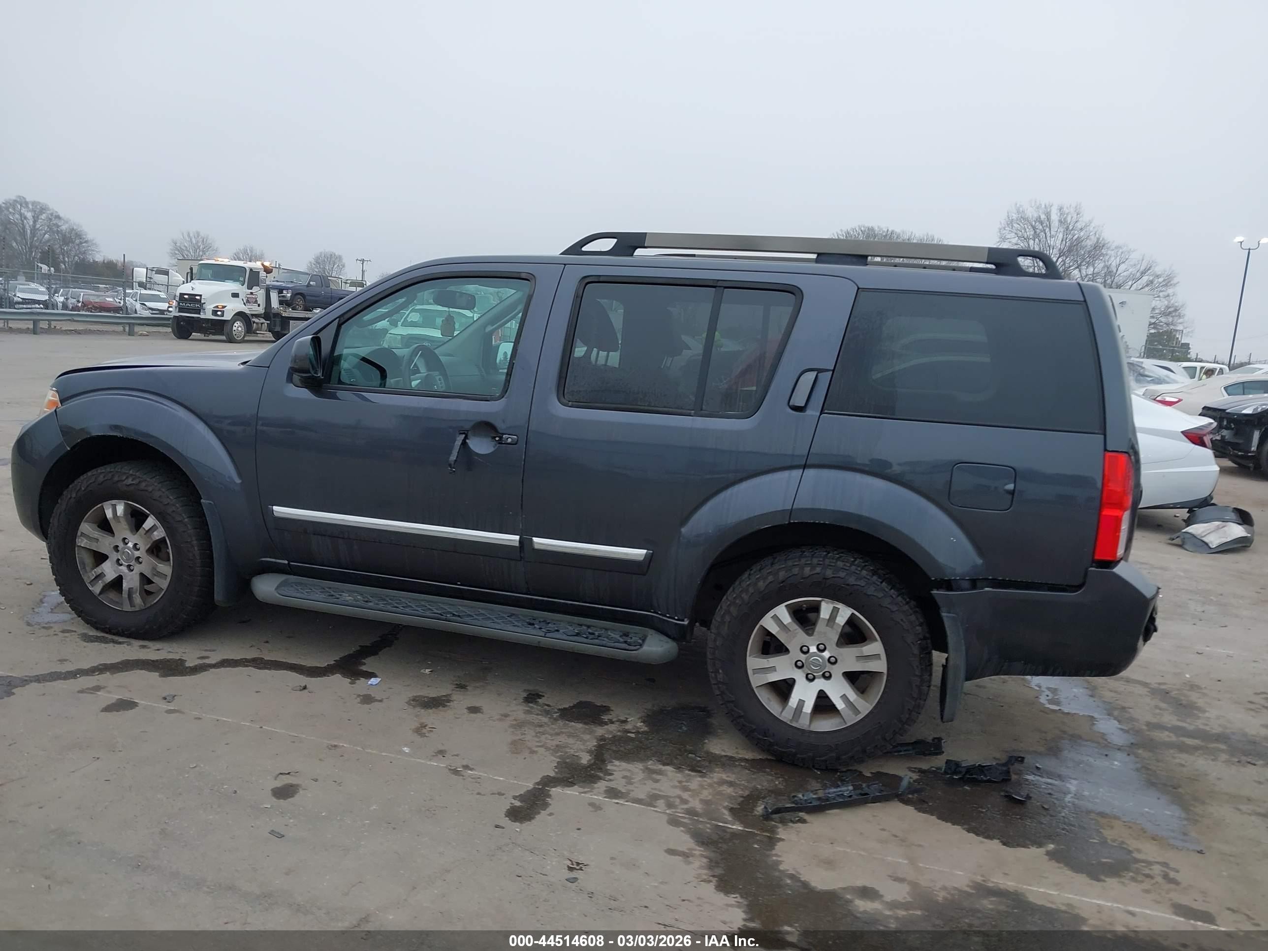 2011 Nissan Pathfinder Silver Gray vin: 5N1AR1NB0BC620676