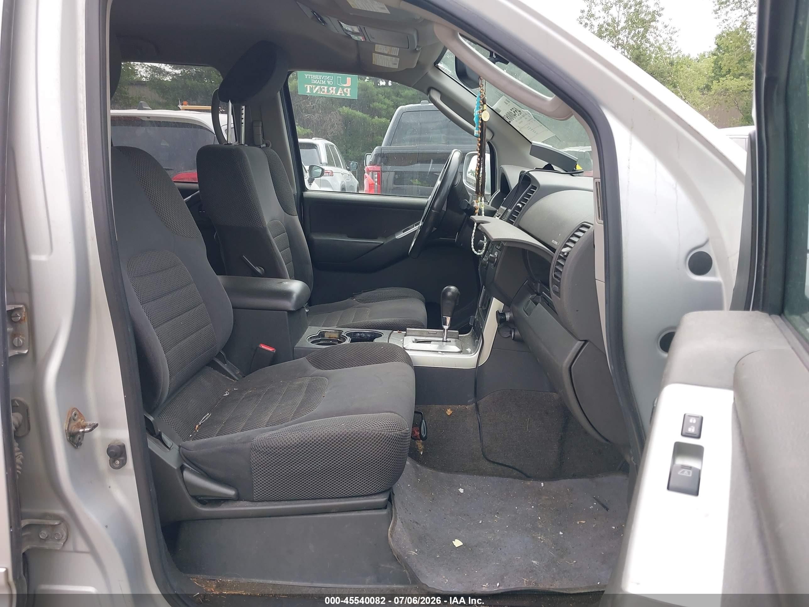 2011 Nissan Pathfinder Sv Silver vin: 5N1AR1NB0BC624551