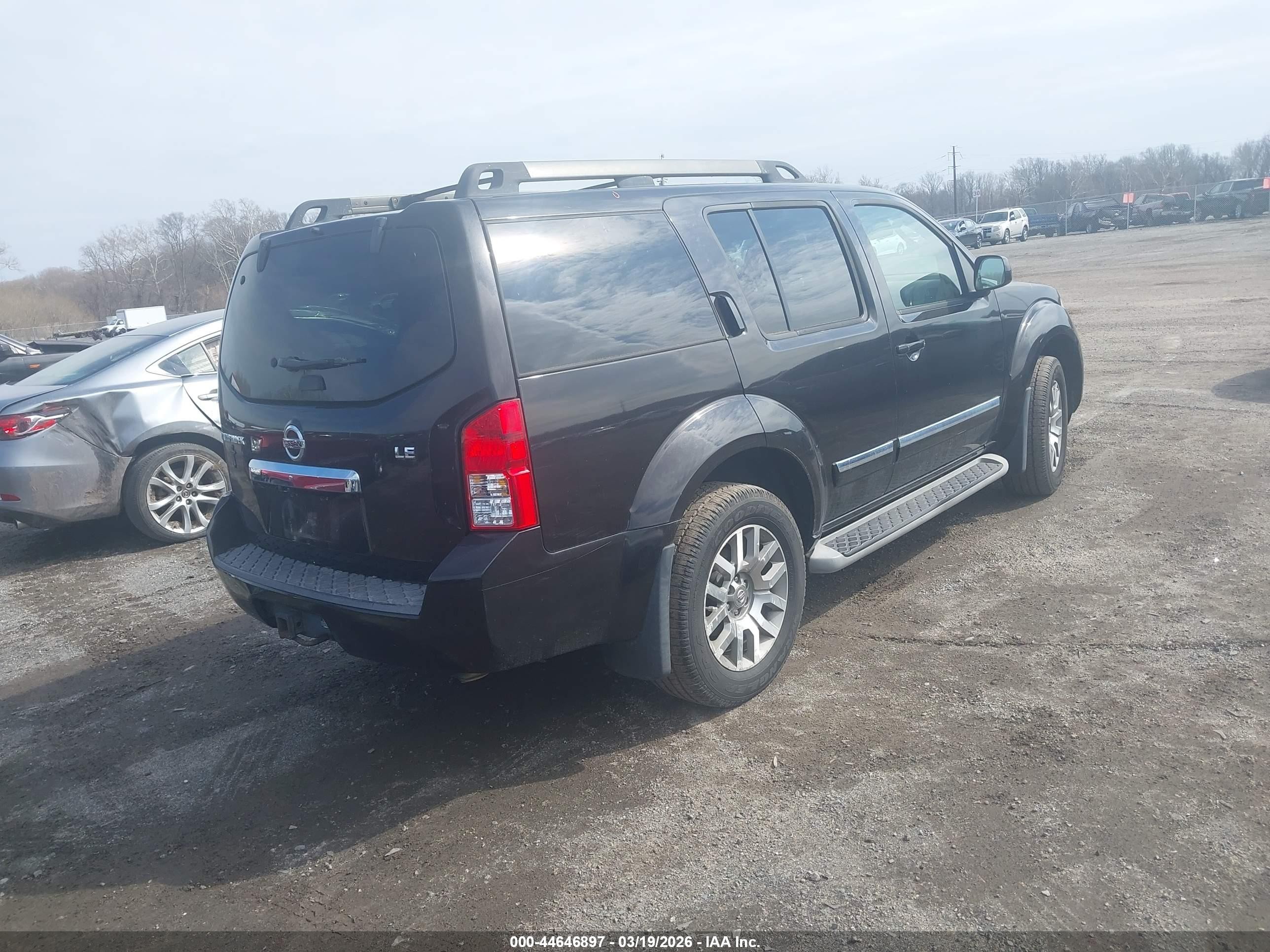 2012 Nissan Pathfinder Le Black vin: 5N1AR1NB0CC611946