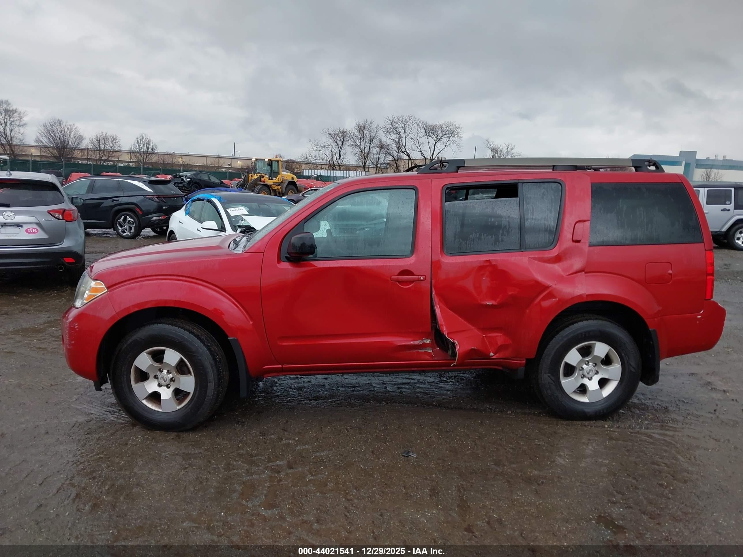 2012 Nissan Pathfinder S Red vin: 5N1AR1NB0CC617357