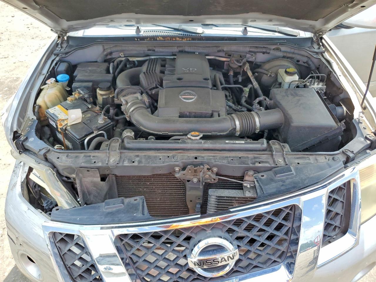 2011 Nissan Pathfinder S Silver vin: 5N1AR1NB1BC609797