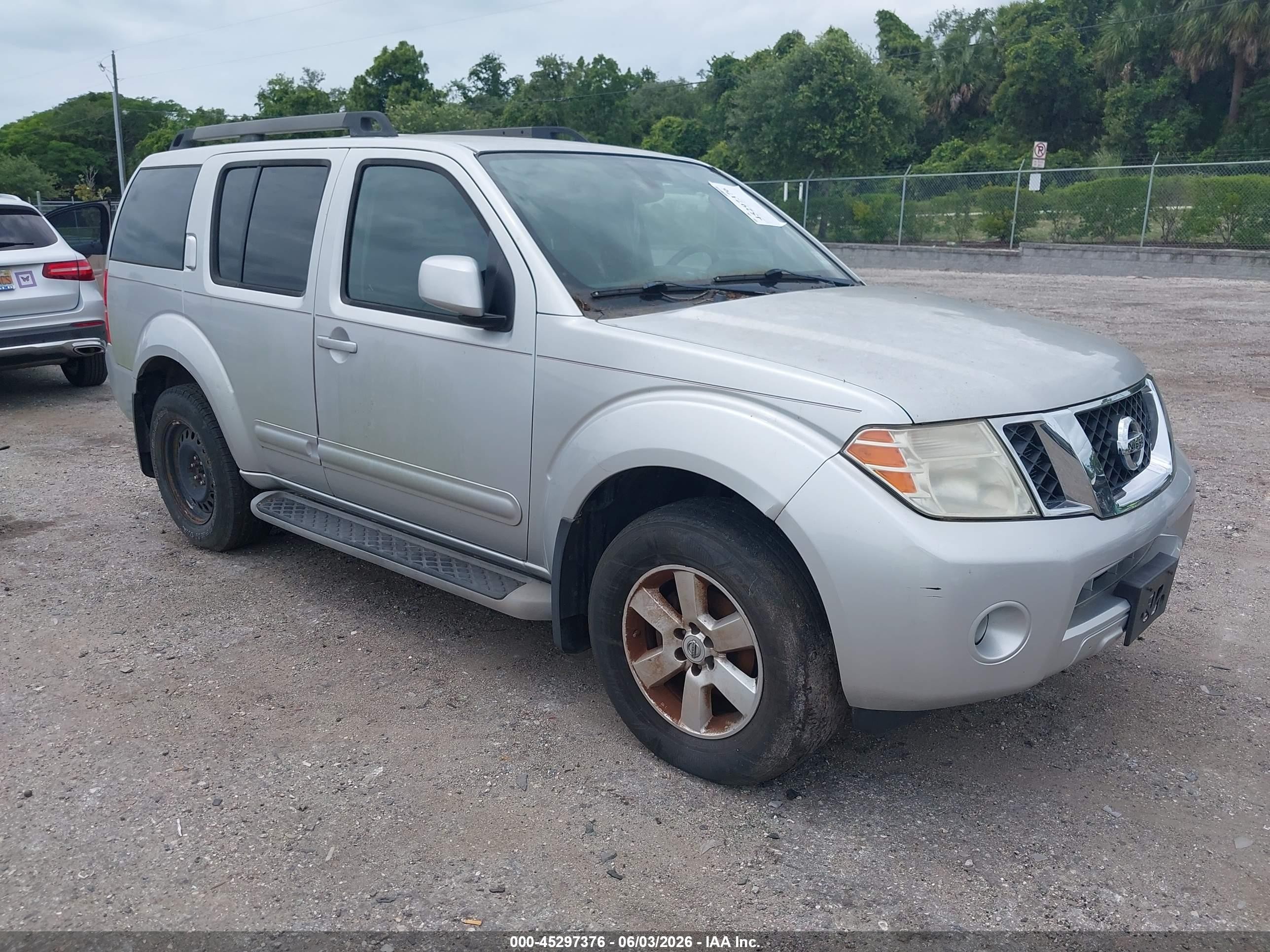 2011 Nissan Pathfinder Sv Silver vin: 5N1AR1NB1BC632285