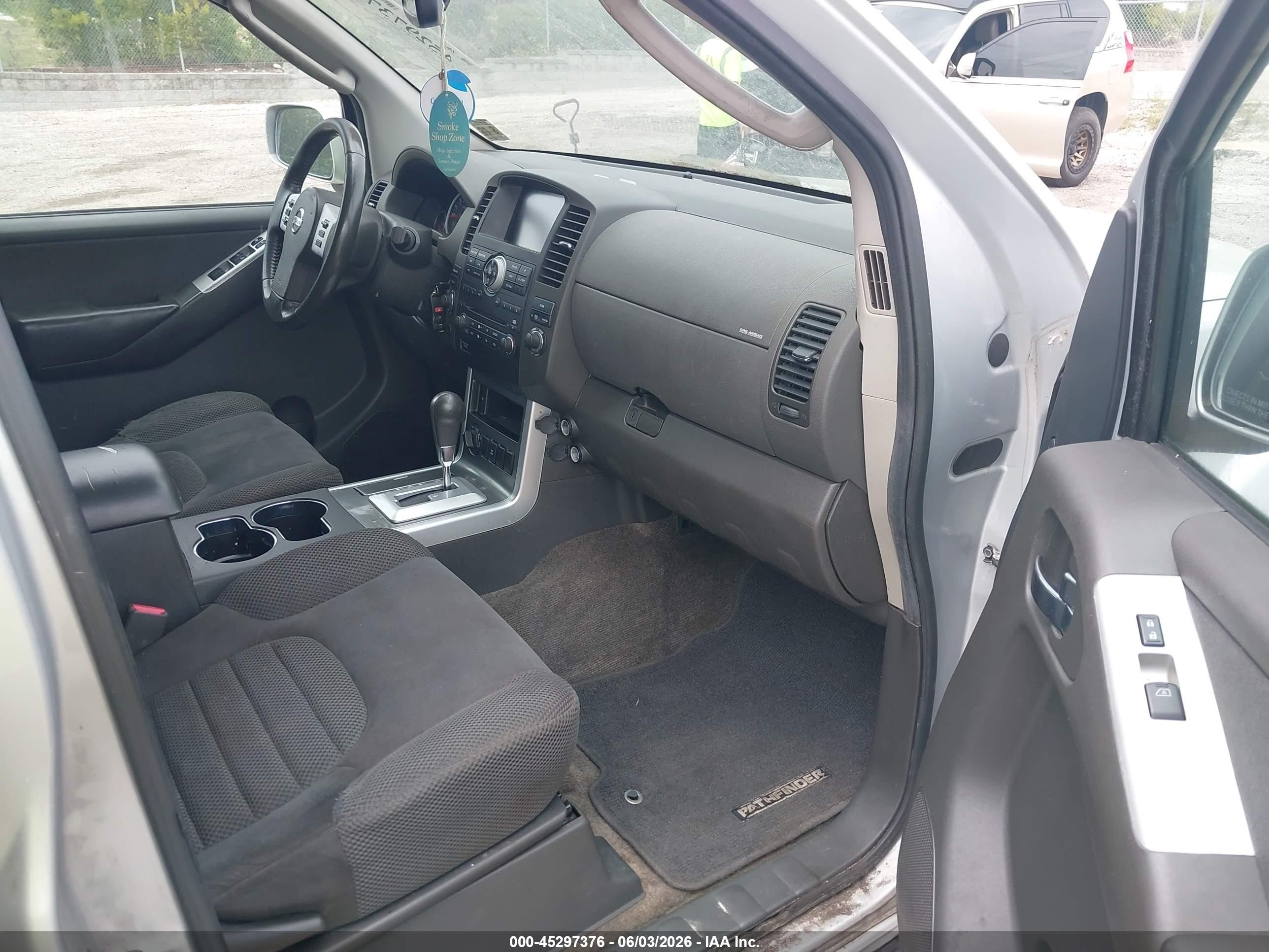 2011 Nissan Pathfinder Sv Silver vin: 5N1AR1NB1BC632285
