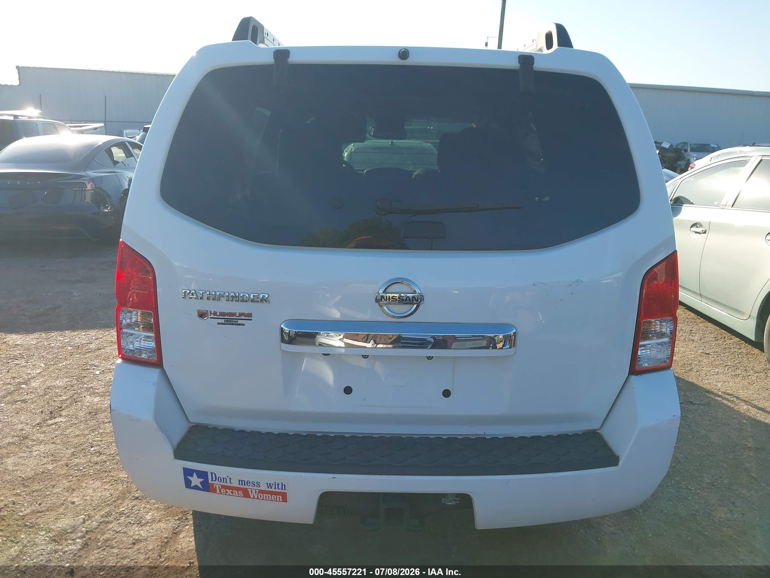 2012 Nissan Pathfinder Sv White vin: 5N1AR1NB1CC611759