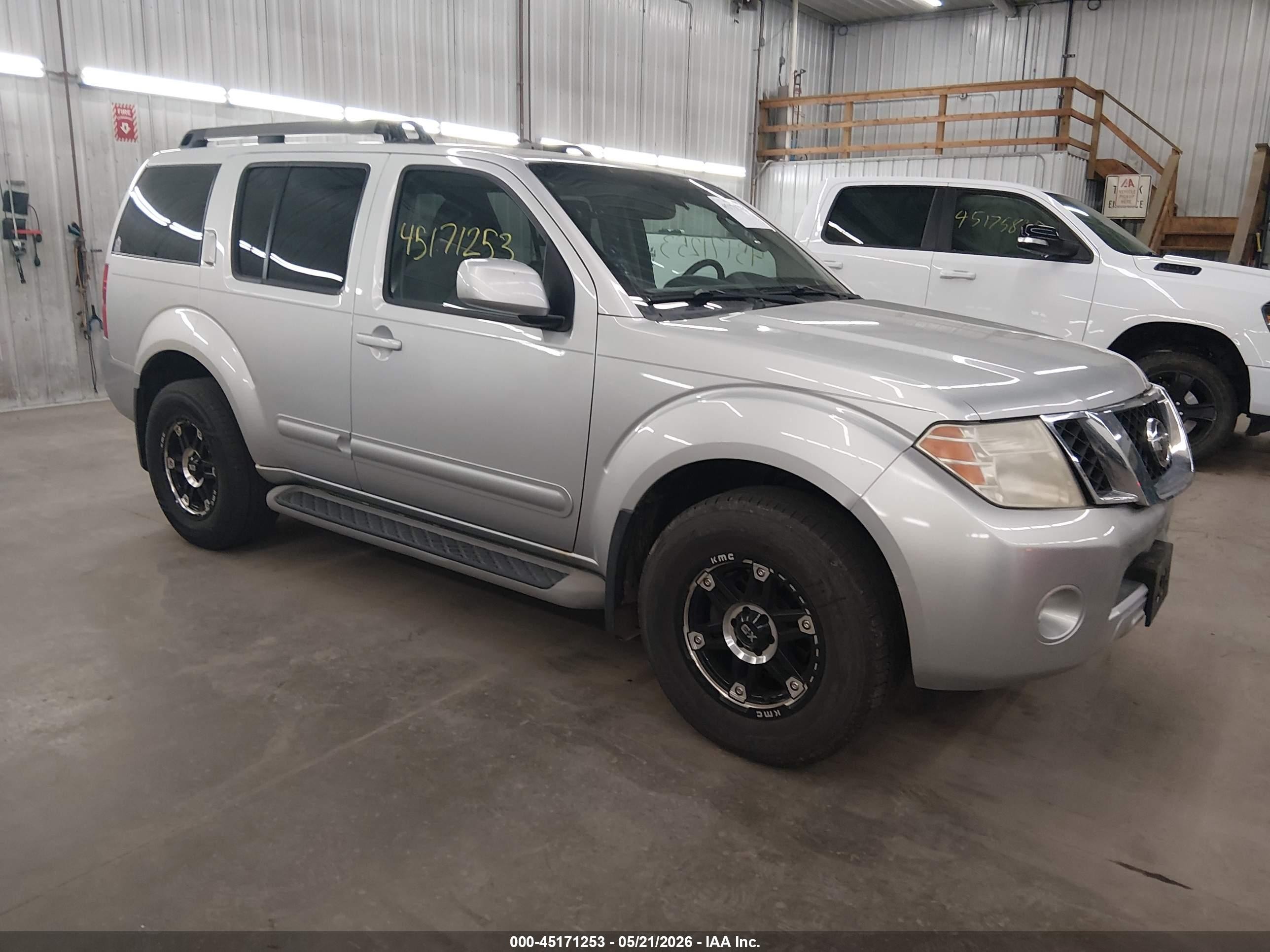 2011 Nissan Pathfinder Sv Silver vin: 5N1AR1NB2BC601045