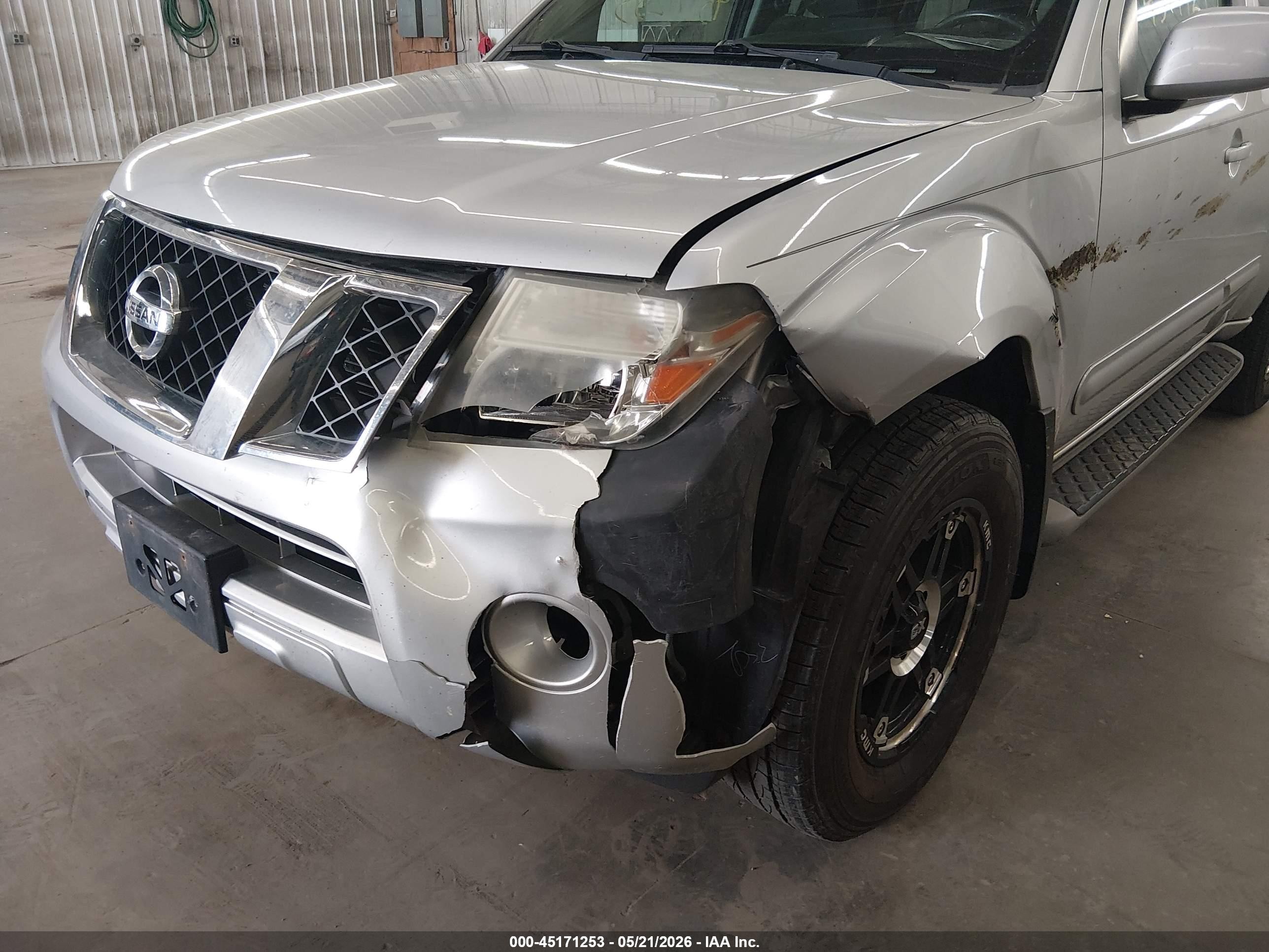 2011 Nissan Pathfinder Sv Silver vin: 5N1AR1NB2BC601045