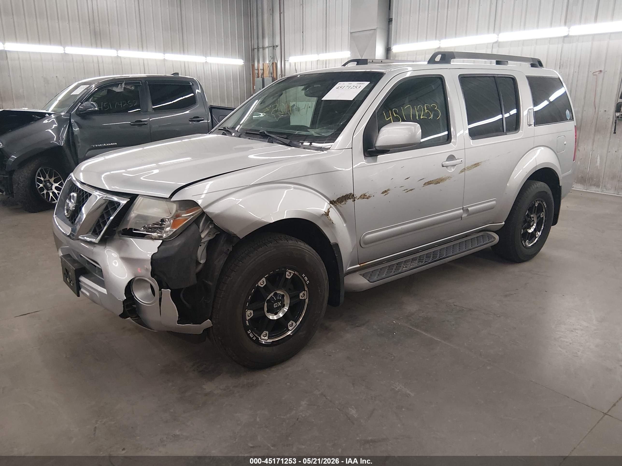 2011 Nissan Pathfinder Sv Silver vin: 5N1AR1NB2BC601045