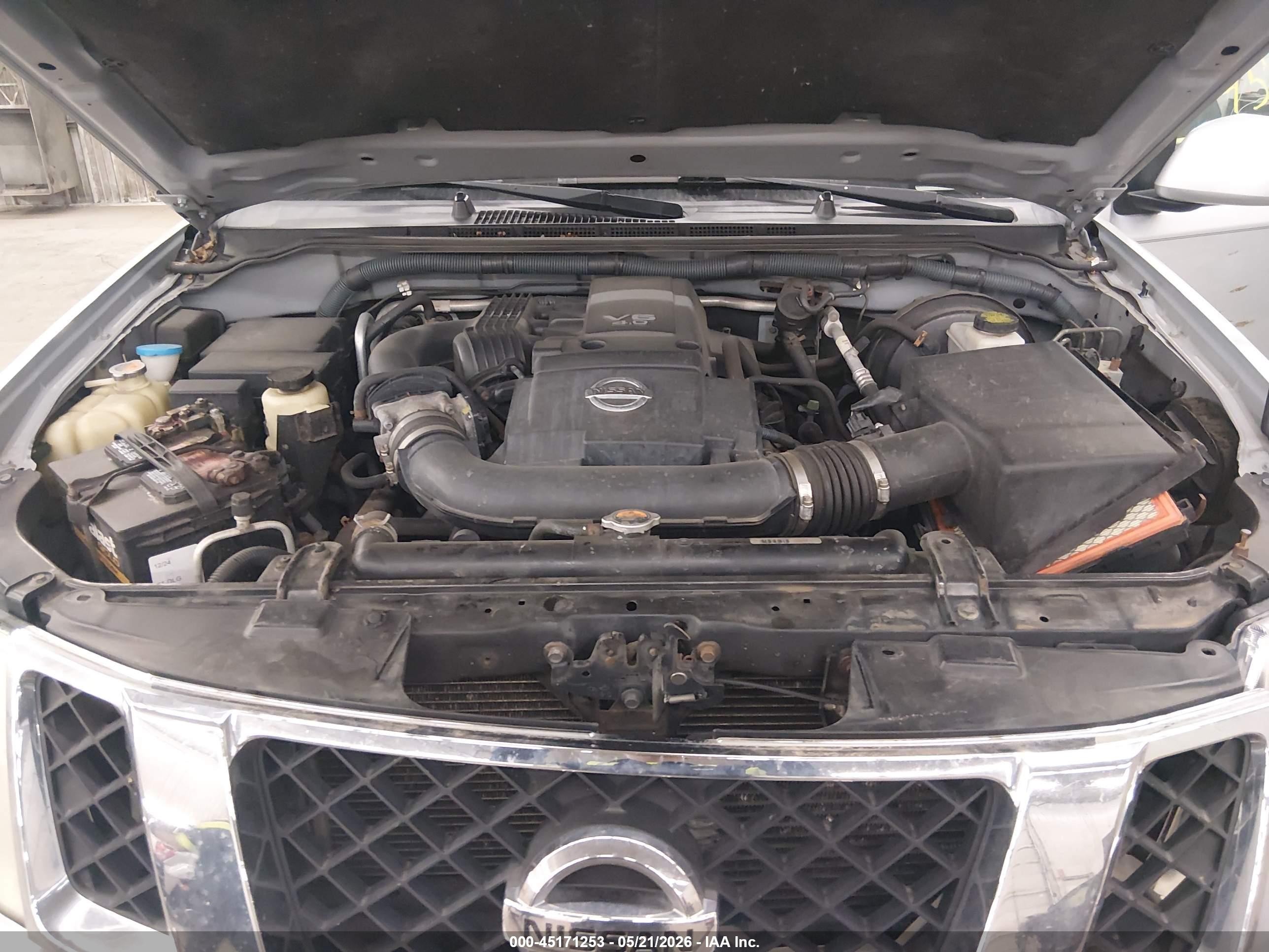2011 Nissan Pathfinder Sv Silver vin: 5N1AR1NB2BC601045