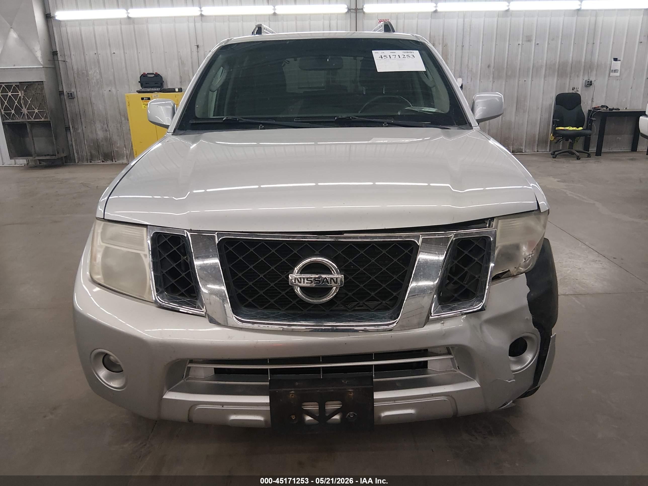 2011 Nissan Pathfinder Sv Silver vin: 5N1AR1NB2BC601045