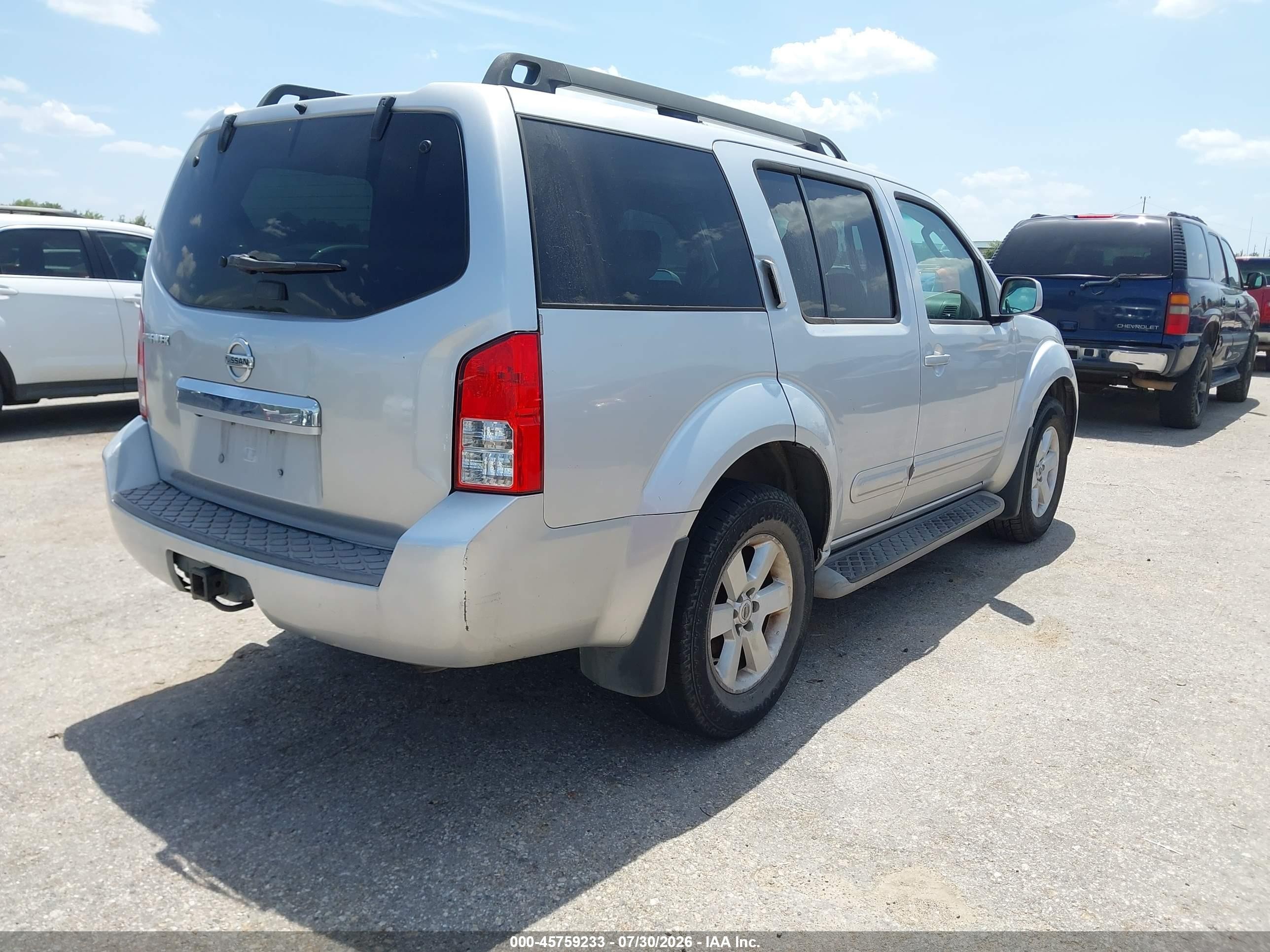2011 Nissan Pathfinder Sv Silver vin: 5N1AR1NB2BC603264