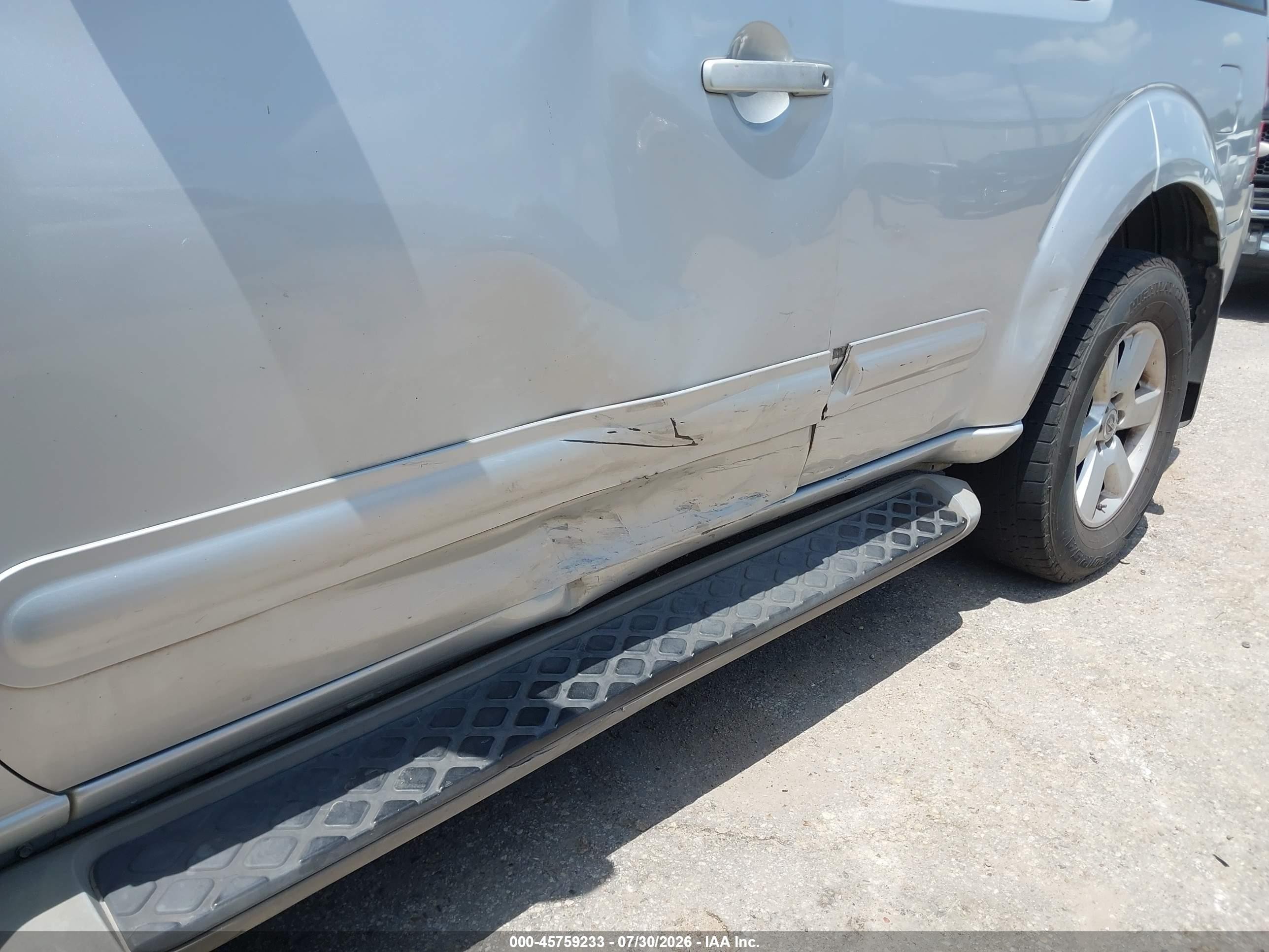 2011 Nissan Pathfinder Sv Silver vin: 5N1AR1NB2BC603264