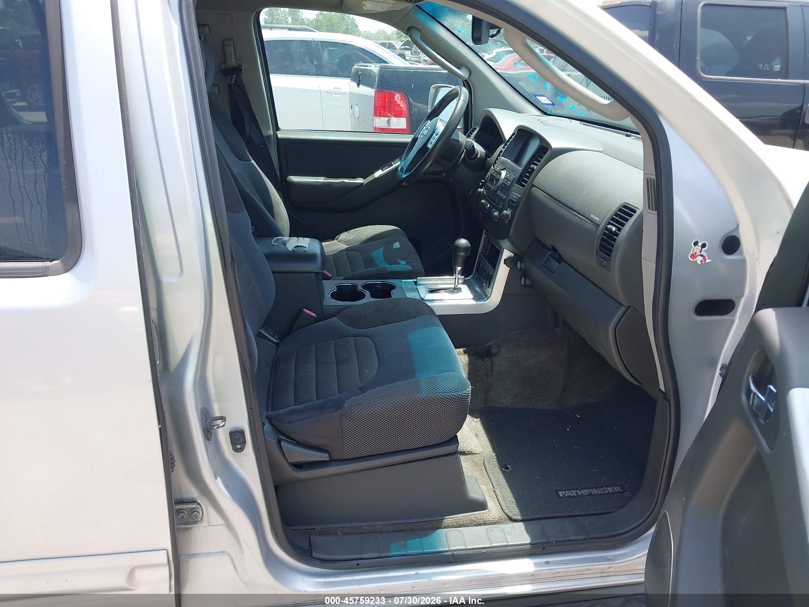2011 Nissan Pathfinder Sv Silver vin: 5N1AR1NB2BC603264