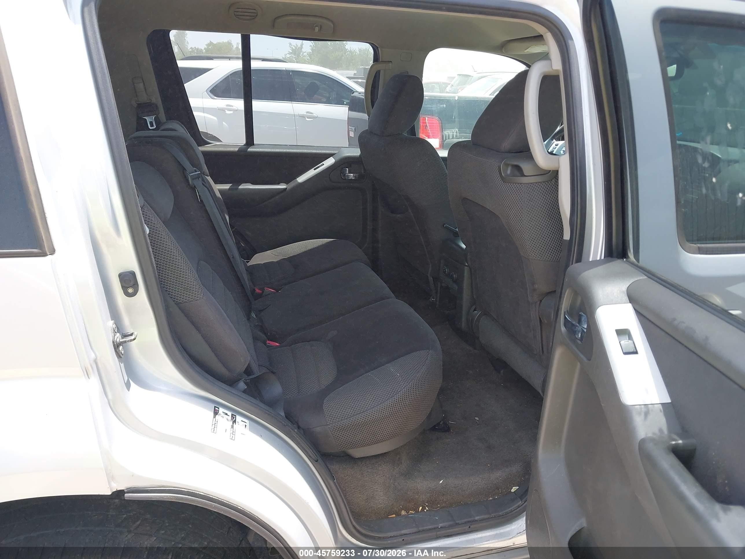 2011 Nissan Pathfinder Sv Silver vin: 5N1AR1NB2BC603264