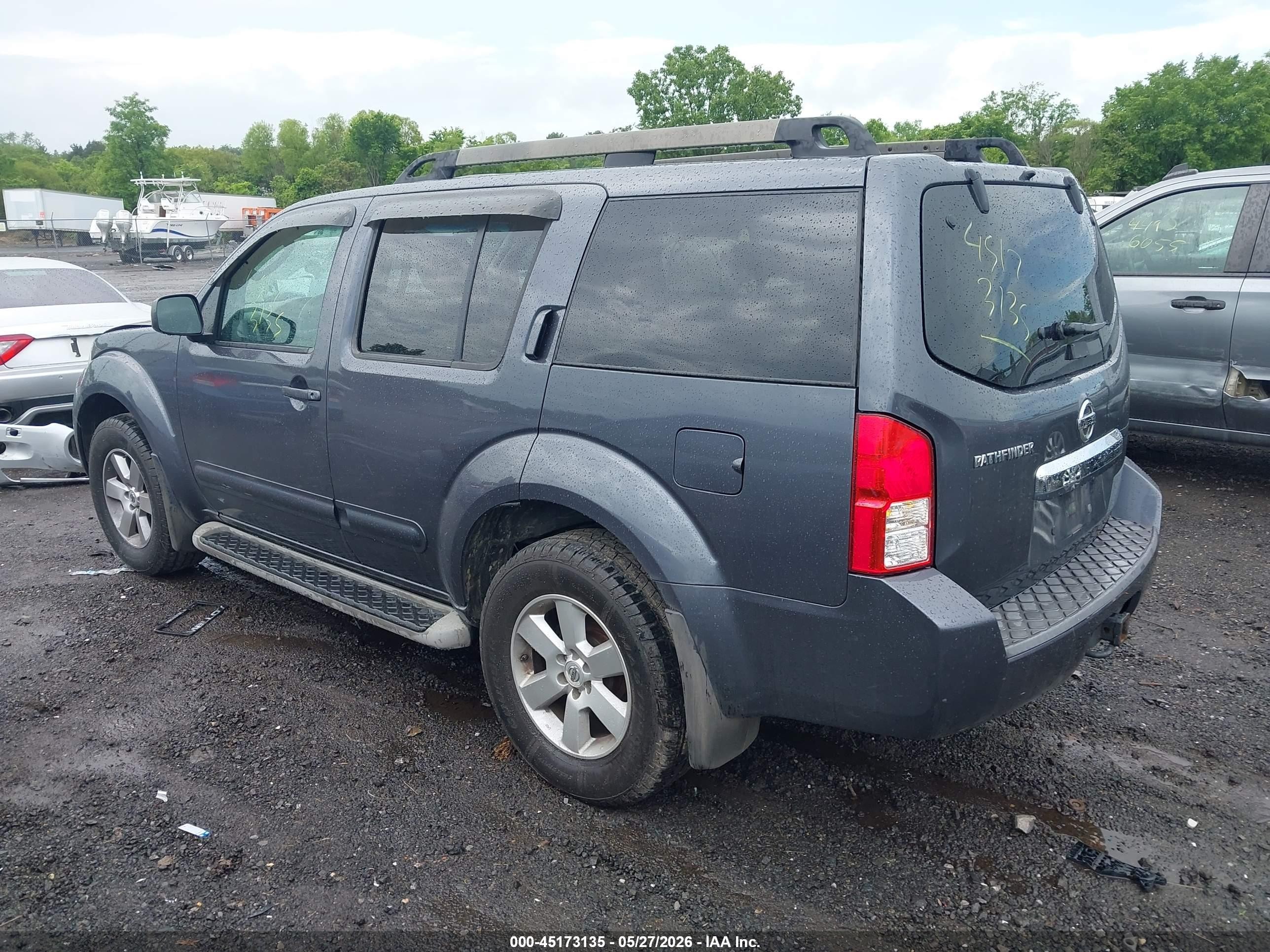 2011 Nissan Pathfinder Sv Gray vin: 5N1AR1NB2BC608061