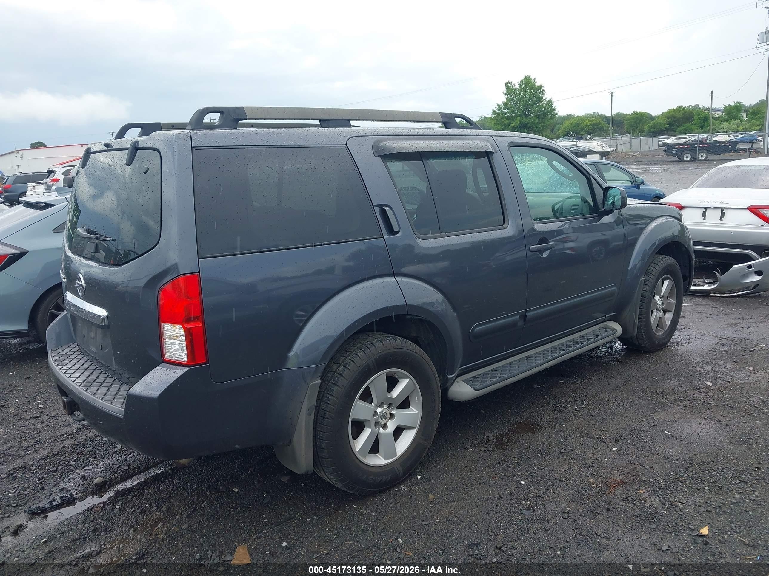 2011 Nissan Pathfinder Sv Gray vin: 5N1AR1NB2BC608061