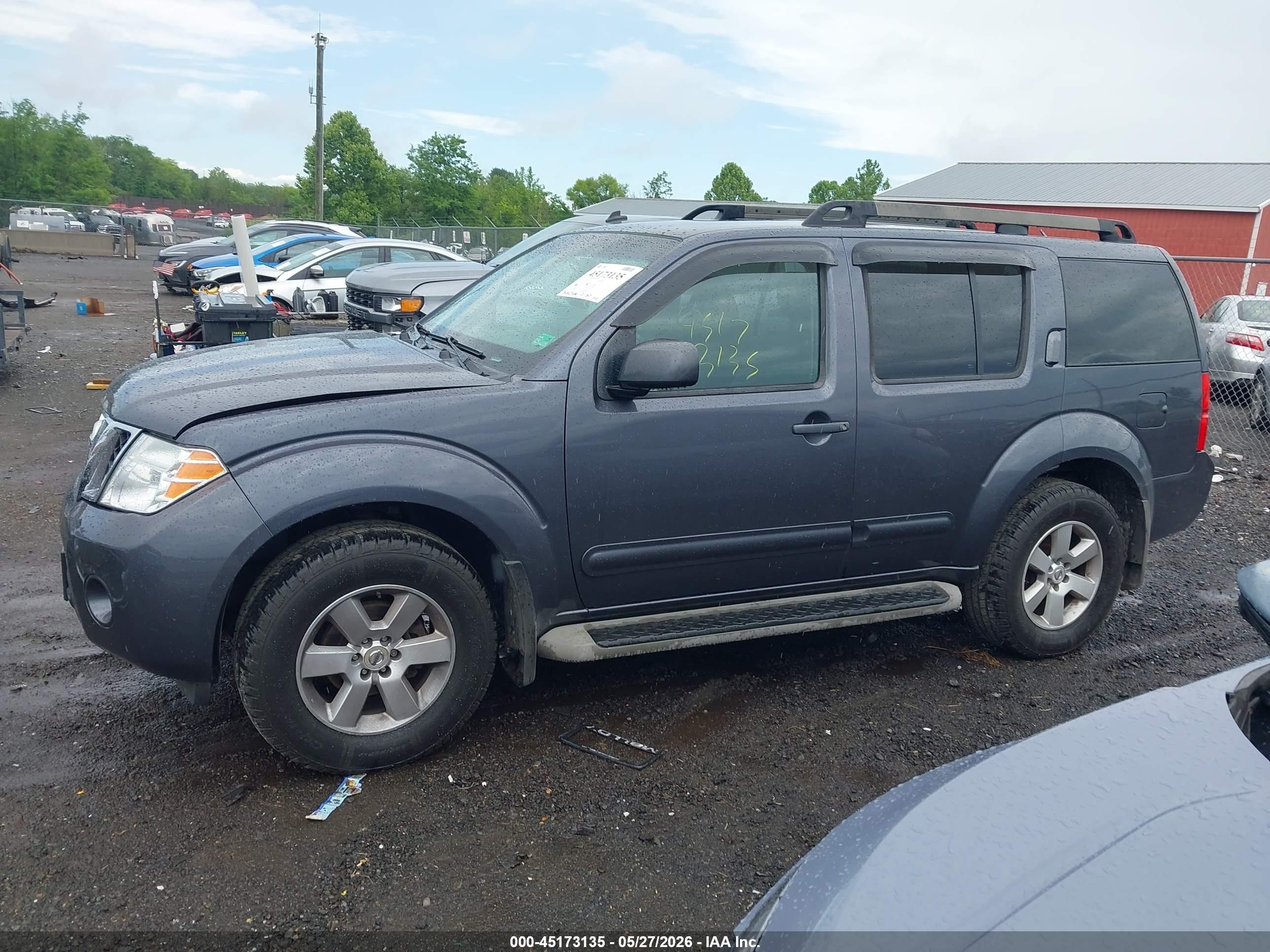 2011 Nissan Pathfinder Sv Gray vin: 5N1AR1NB2BC608061