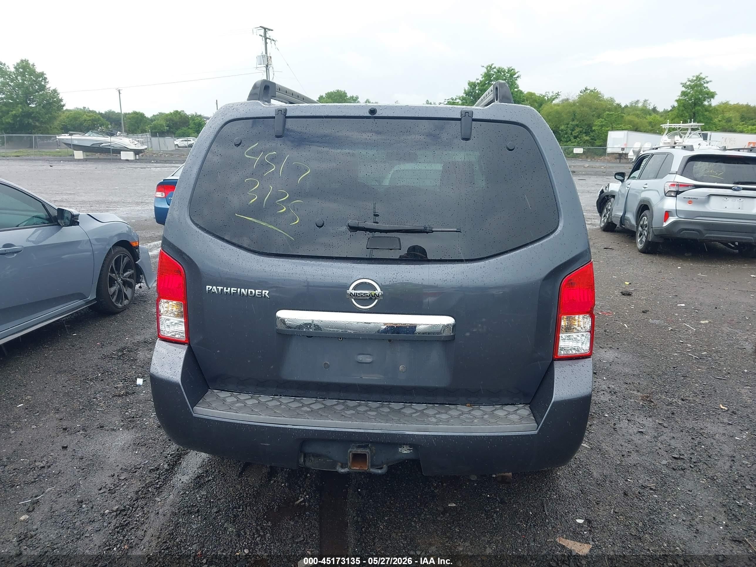 2011 Nissan Pathfinder Sv Gray vin: 5N1AR1NB2BC608061