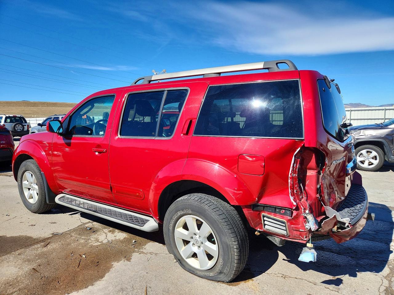 2011 Nissan Pathfinder S Red vin: 5N1AR1NB2BC618556