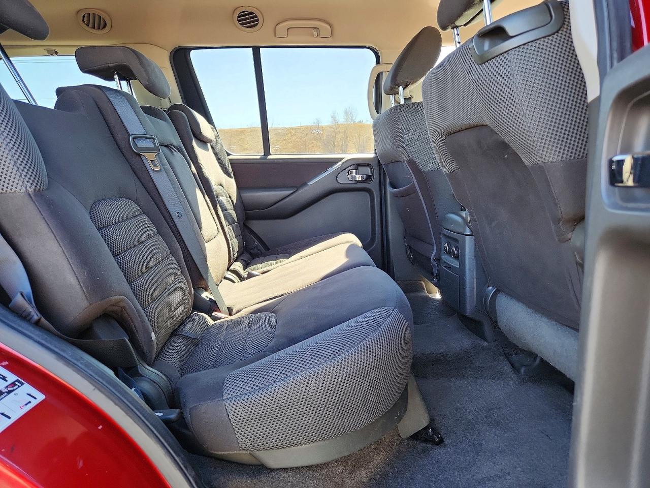 2011 Nissan Pathfinder S Red vin: 5N1AR1NB2BC618556