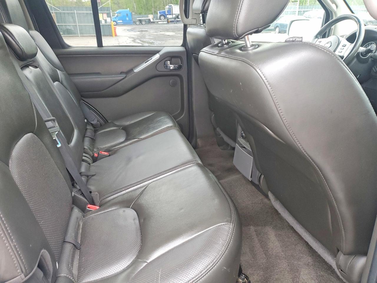 2012 Nissan Pathfinder S Silver vin: 5N1AR1NB2CC618509