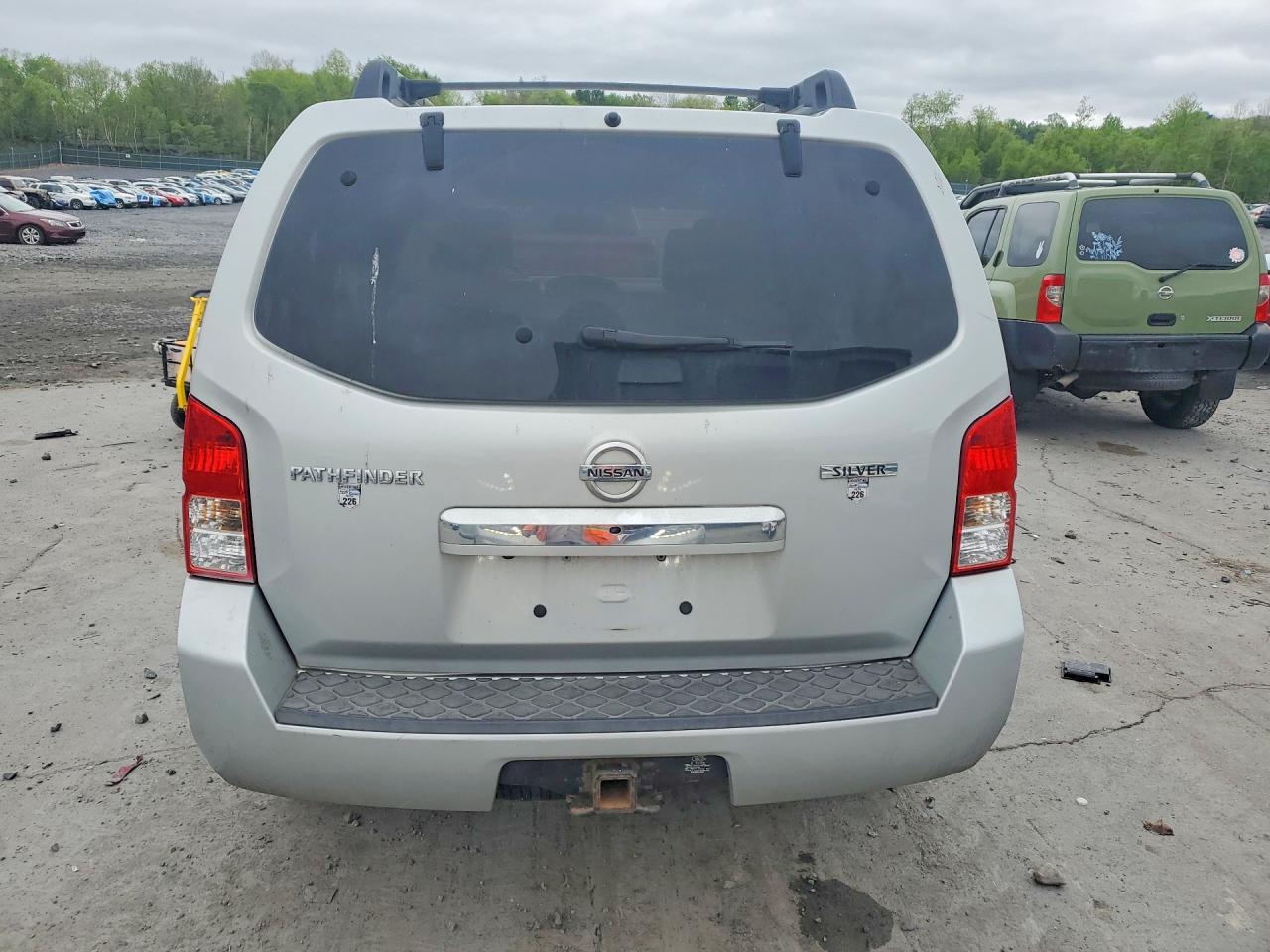 2012 Nissan Pathfinder S Silver vin: 5N1AR1NB2CC618509