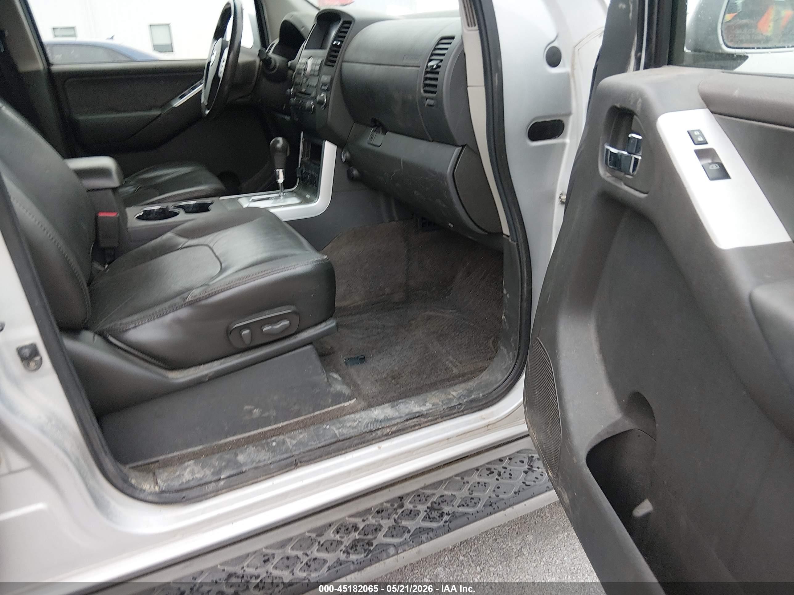 2012 Nissan Pathfinder Silver Silver vin: 5N1AR1NB2CC628893