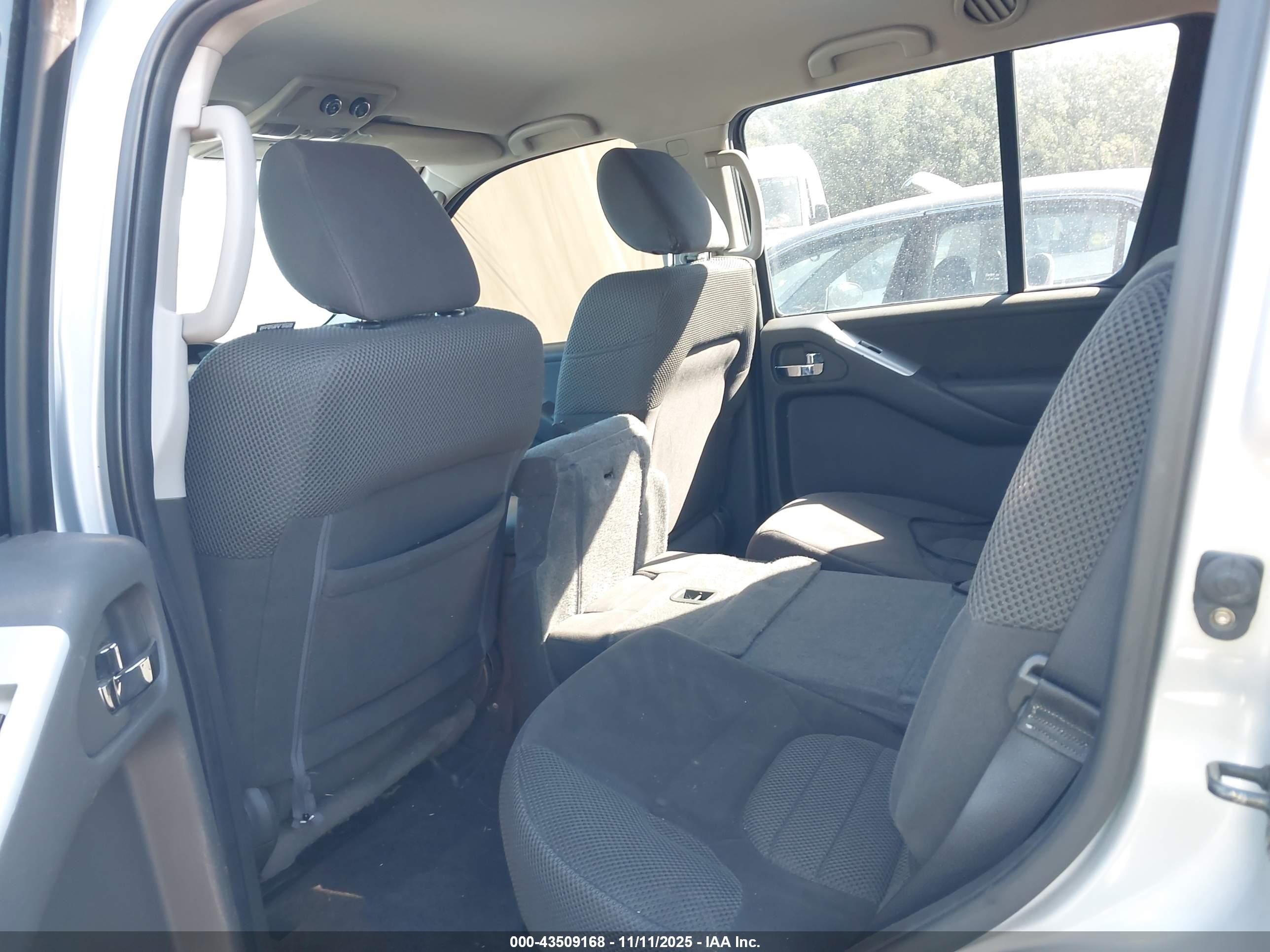 2011 Nissan Pathfinder Sv Серый vin: 5N1AR1NB3BC607212