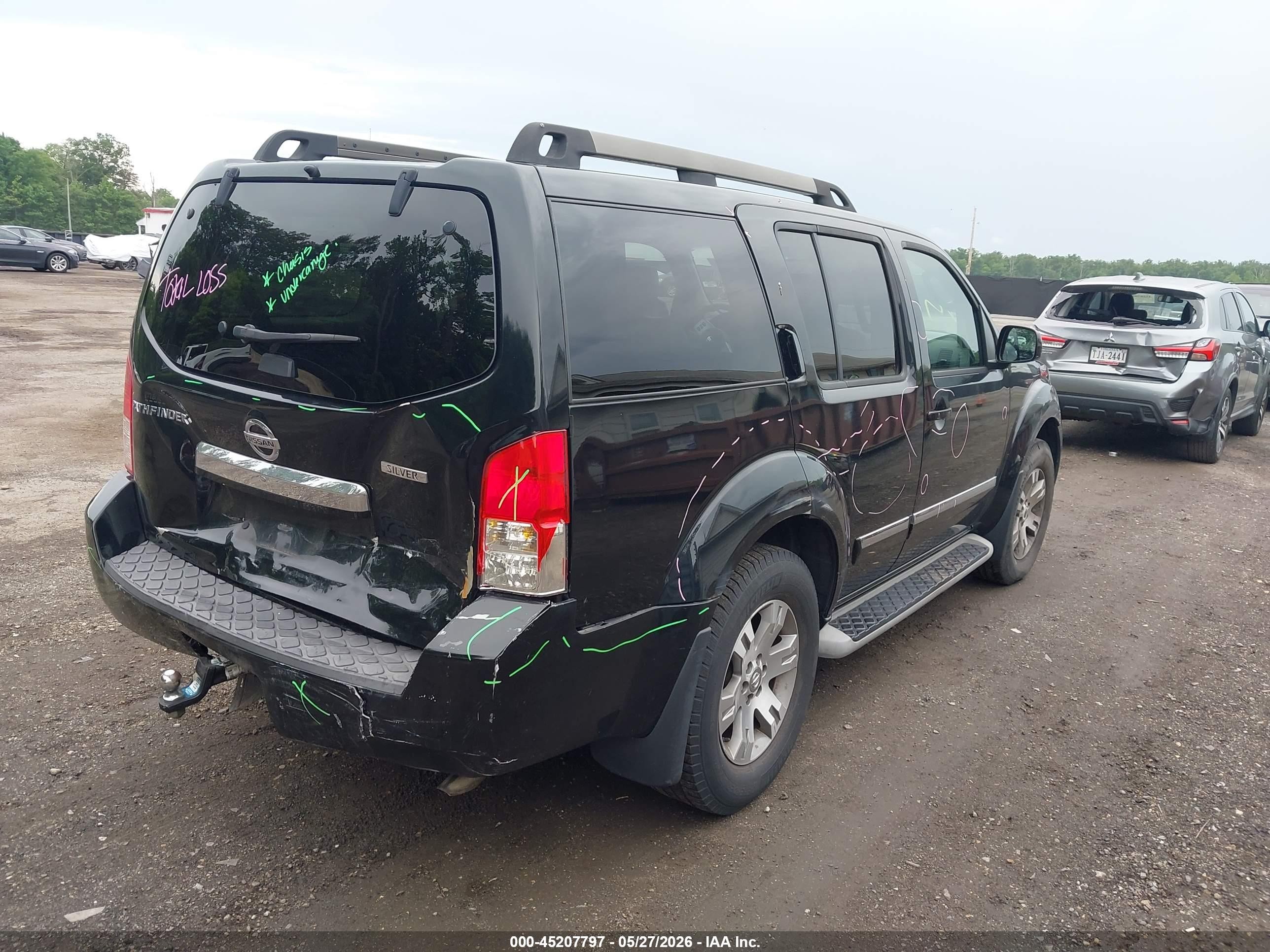 2011 Nissan Pathfinder Silver Black vin: 5N1AR1NB3BC607632