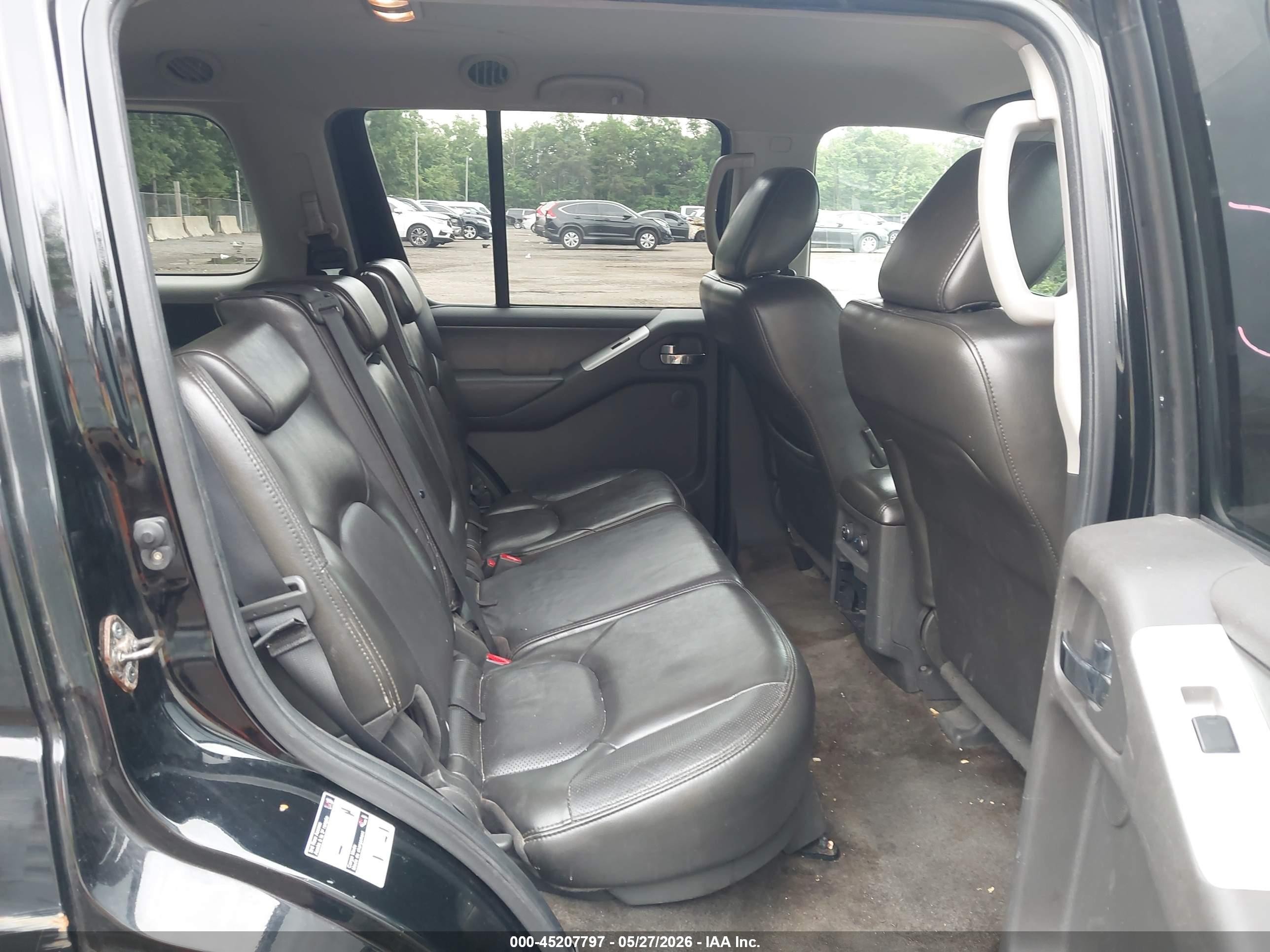 2011 Nissan Pathfinder Silver Black vin: 5N1AR1NB3BC607632