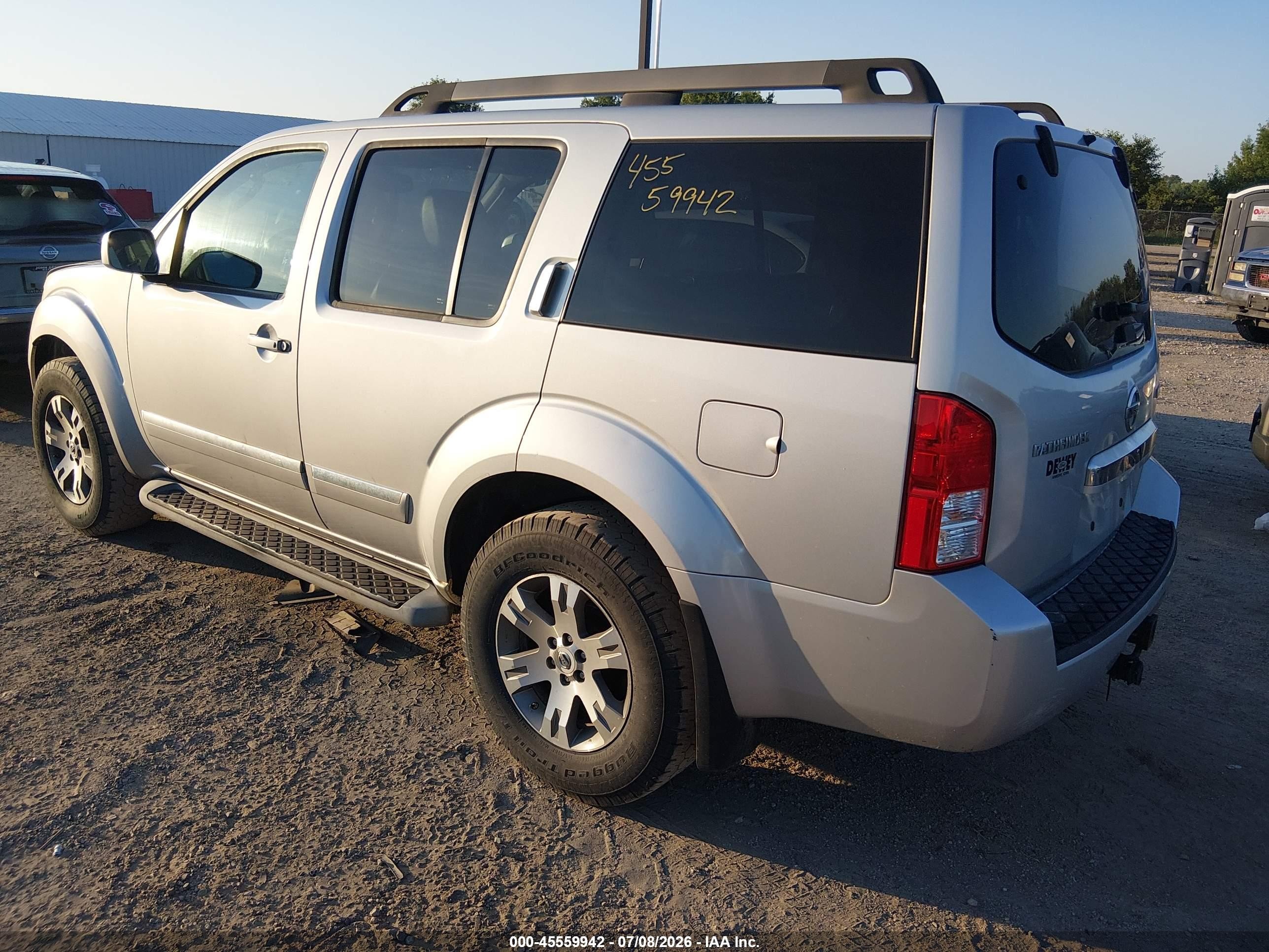 2011 Nissan Pathfinder Silver Silver vin: 5N1AR1NB3BC617190