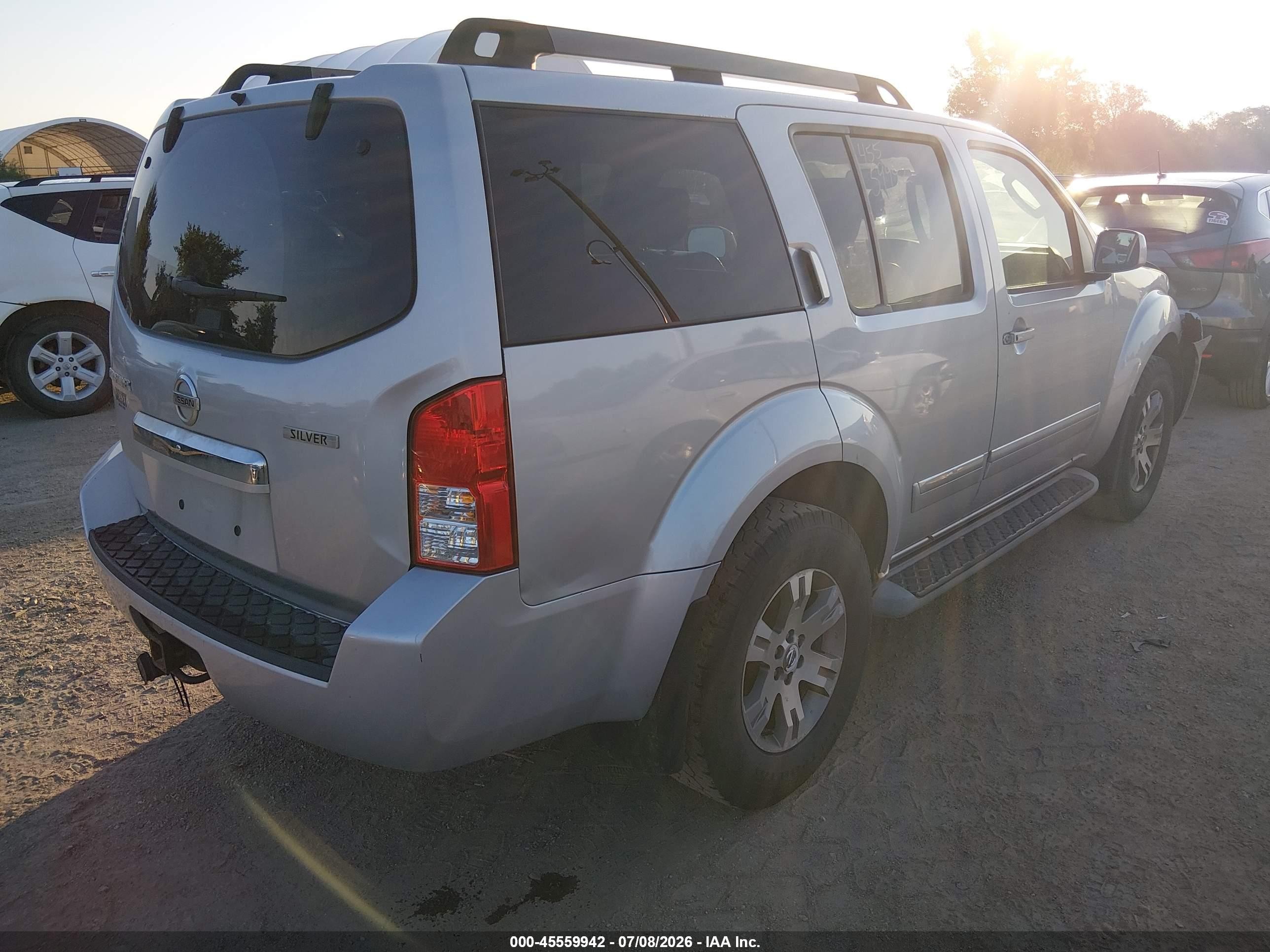 2011 Nissan Pathfinder Silver Silver vin: 5N1AR1NB3BC617190