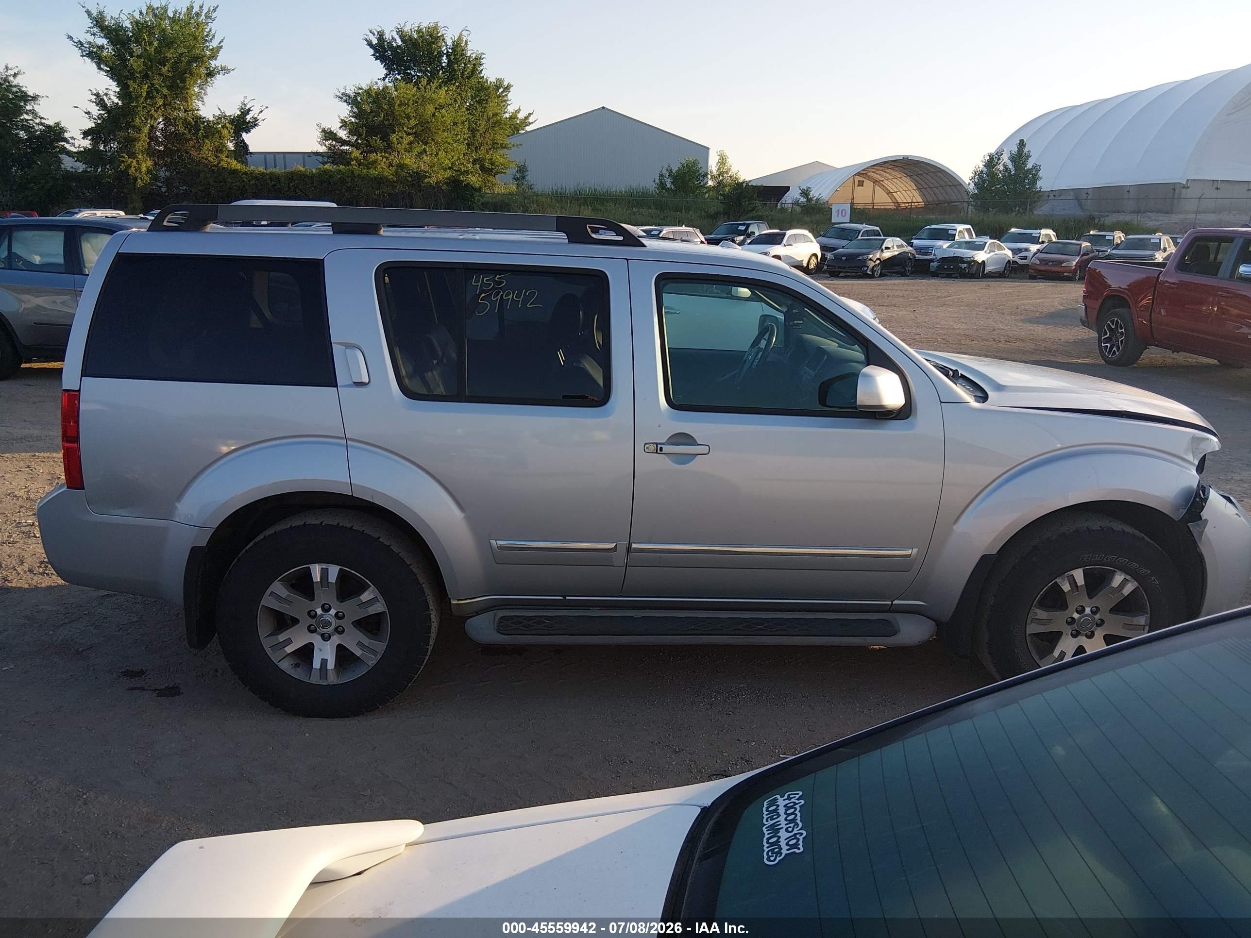 2011 Nissan Pathfinder Silver Silver vin: 5N1AR1NB3BC617190