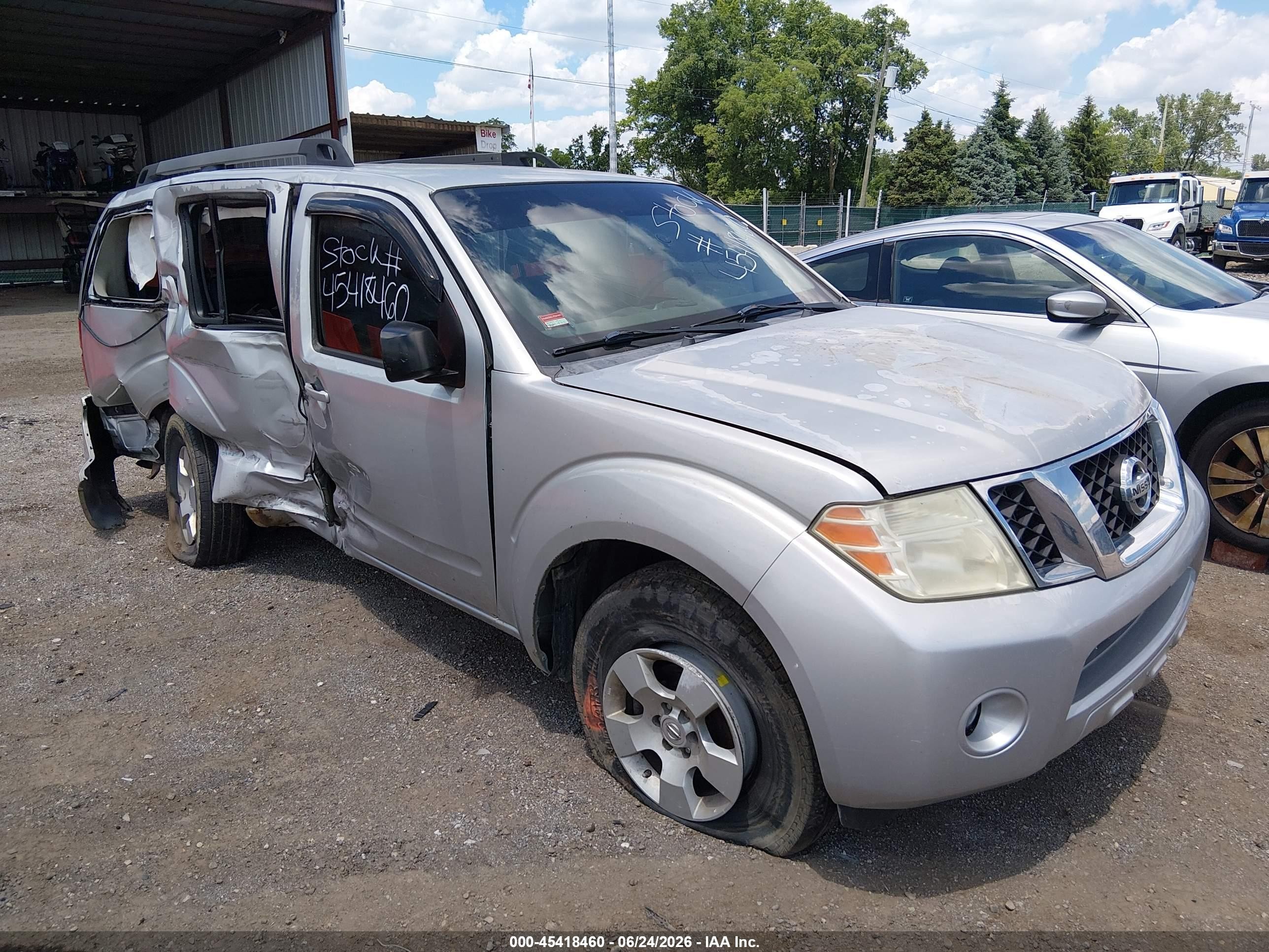 2010 Nissan Pathfinder S Silver vin: 5N1AR1NB4AC625376