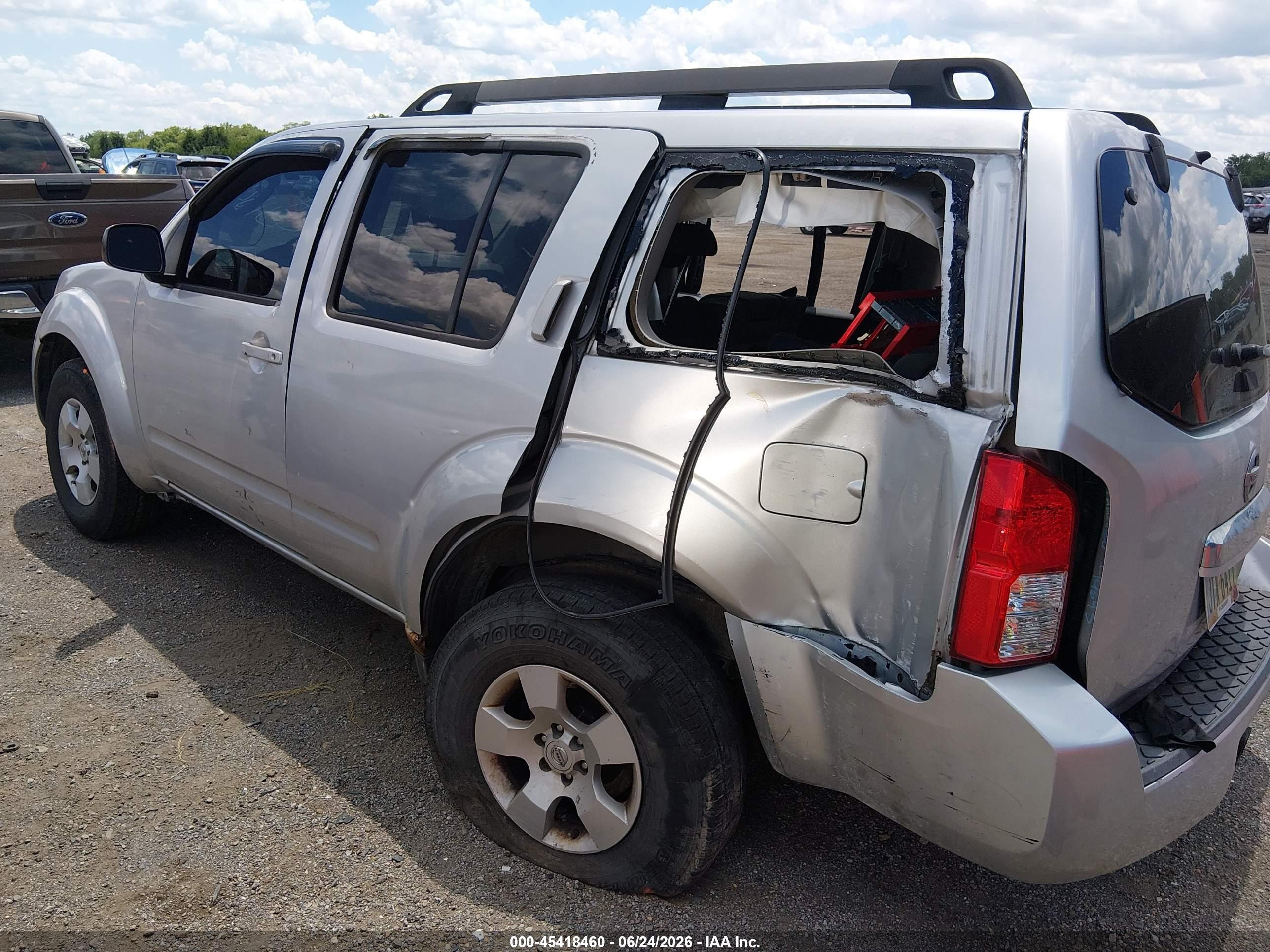 2010 Nissan Pathfinder S Silver vin: 5N1AR1NB4AC625376