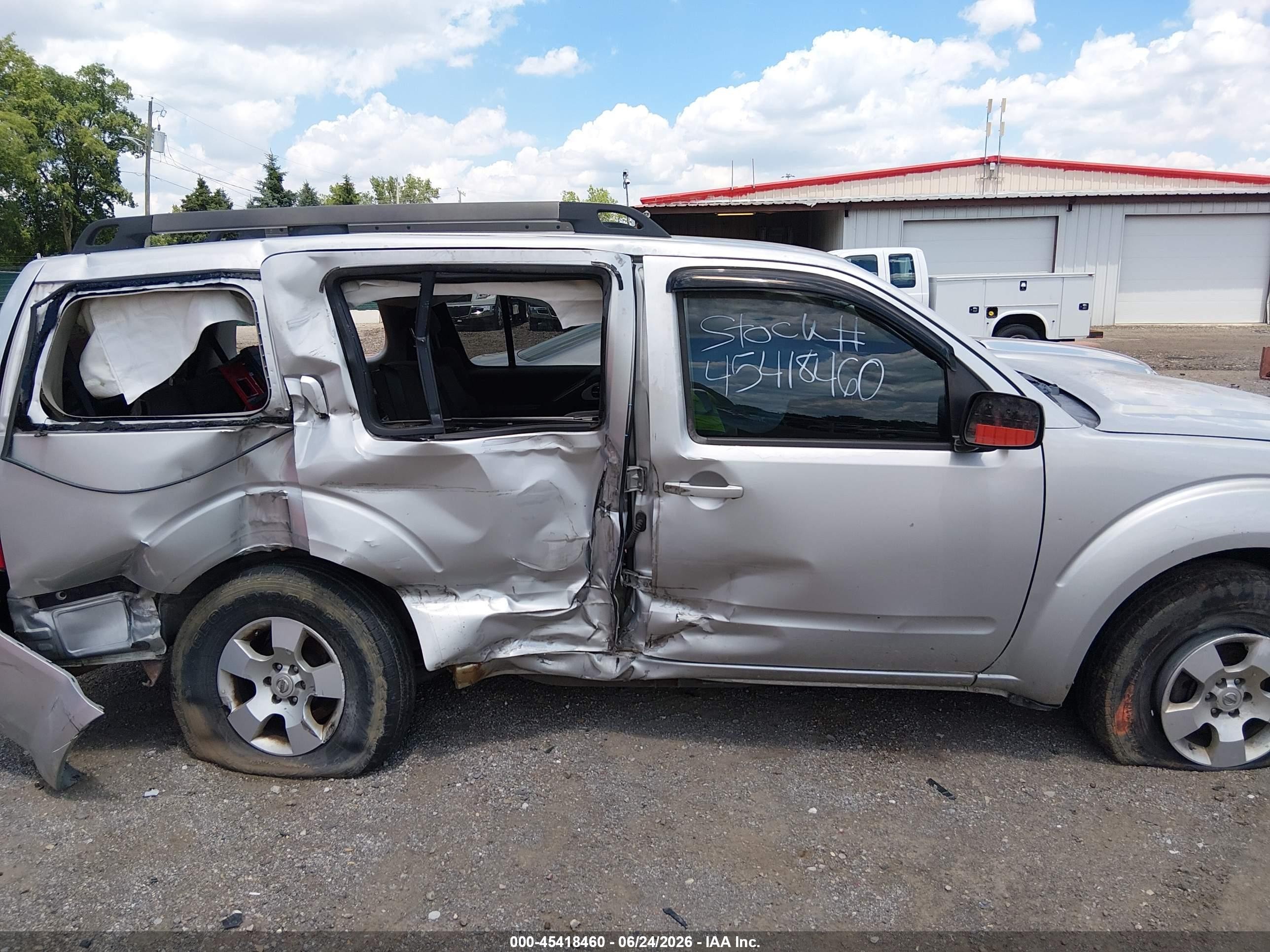 2010 Nissan Pathfinder S Silver vin: 5N1AR1NB4AC625376