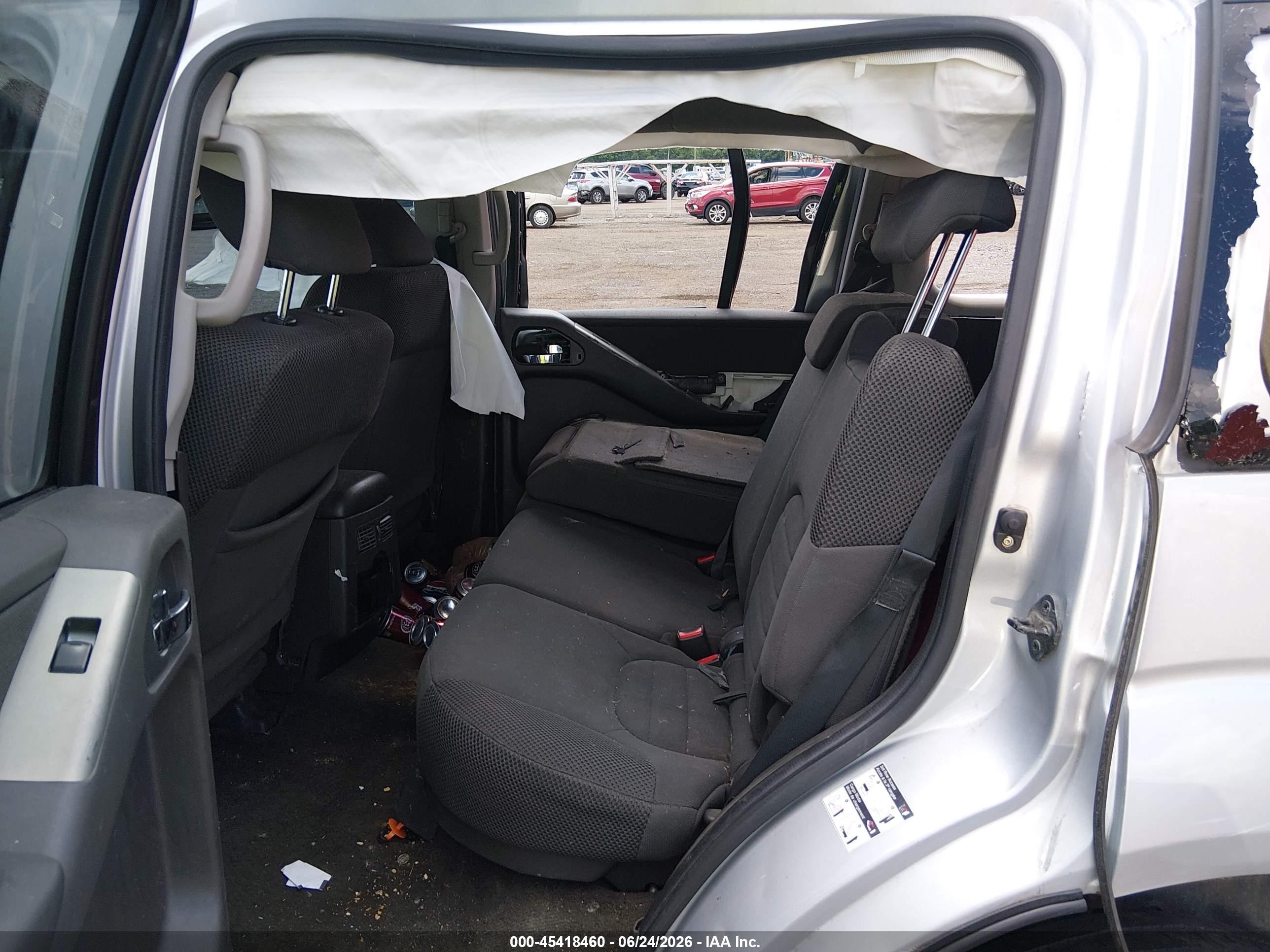 2010 Nissan Pathfinder S Silver vin: 5N1AR1NB4AC625376